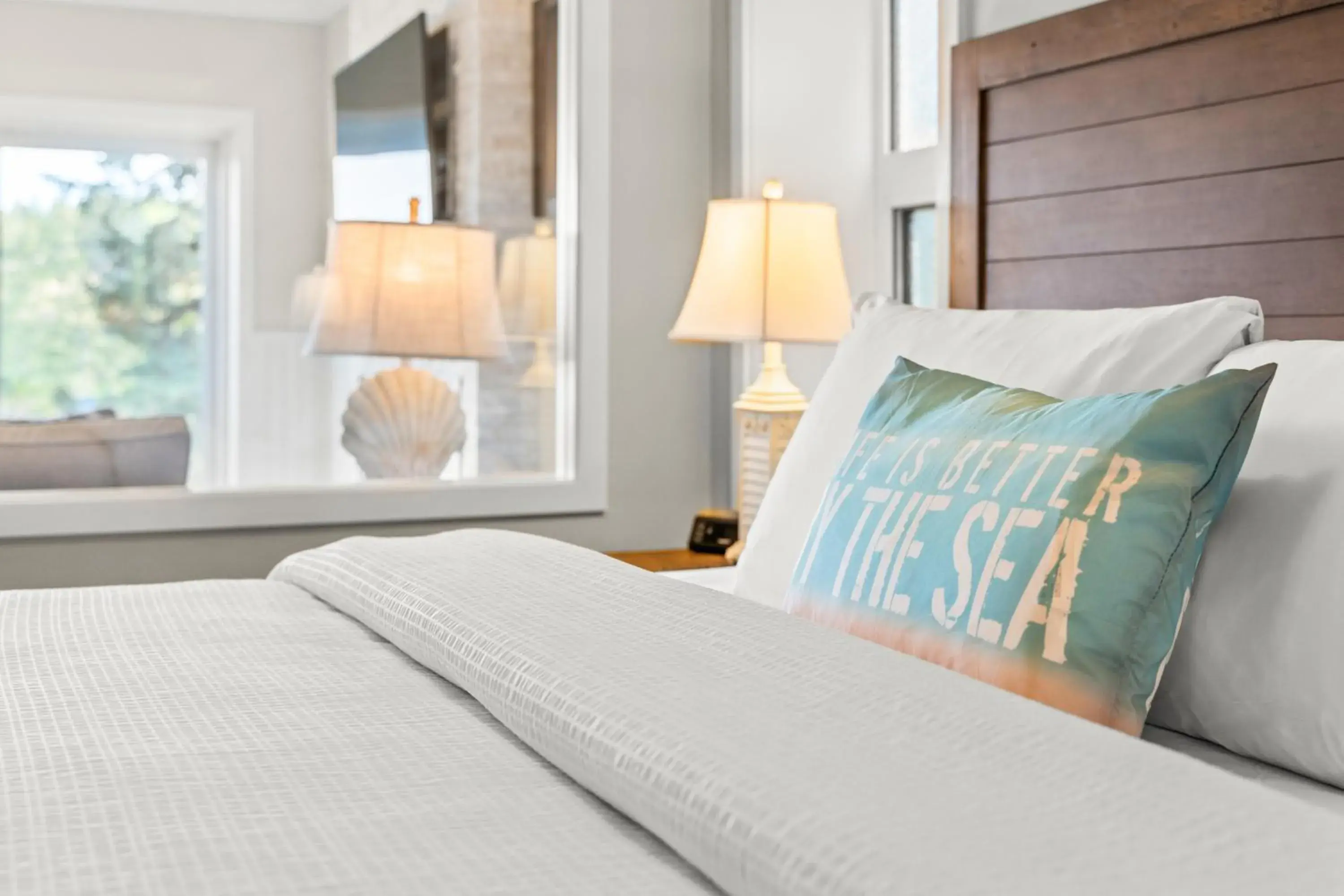 Bed in SookePoint Ocean Cottage Resort Bed in SookePoint Ocean Cottage Resort