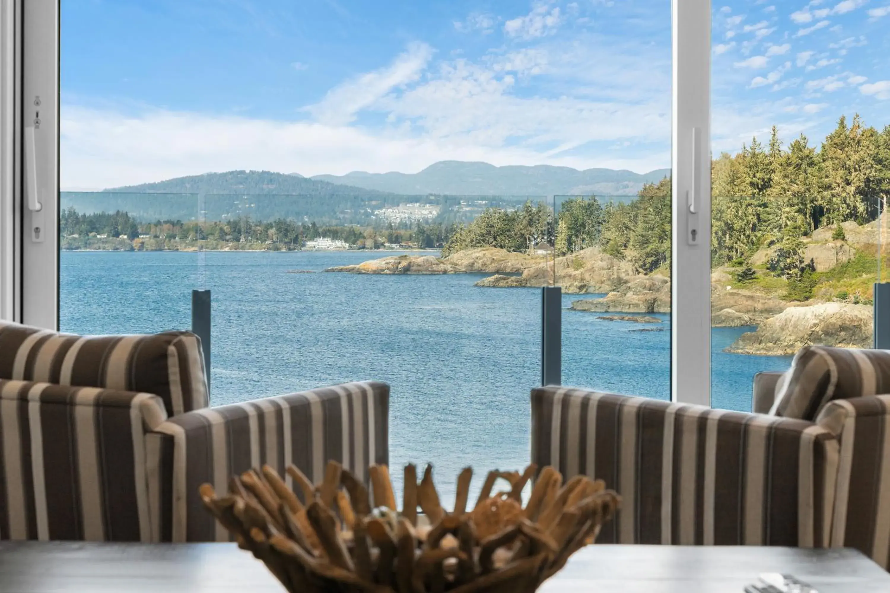 Living room in SookePoint Ocean Cottage Resort Living room in SookePoint Ocean Cottage Resort