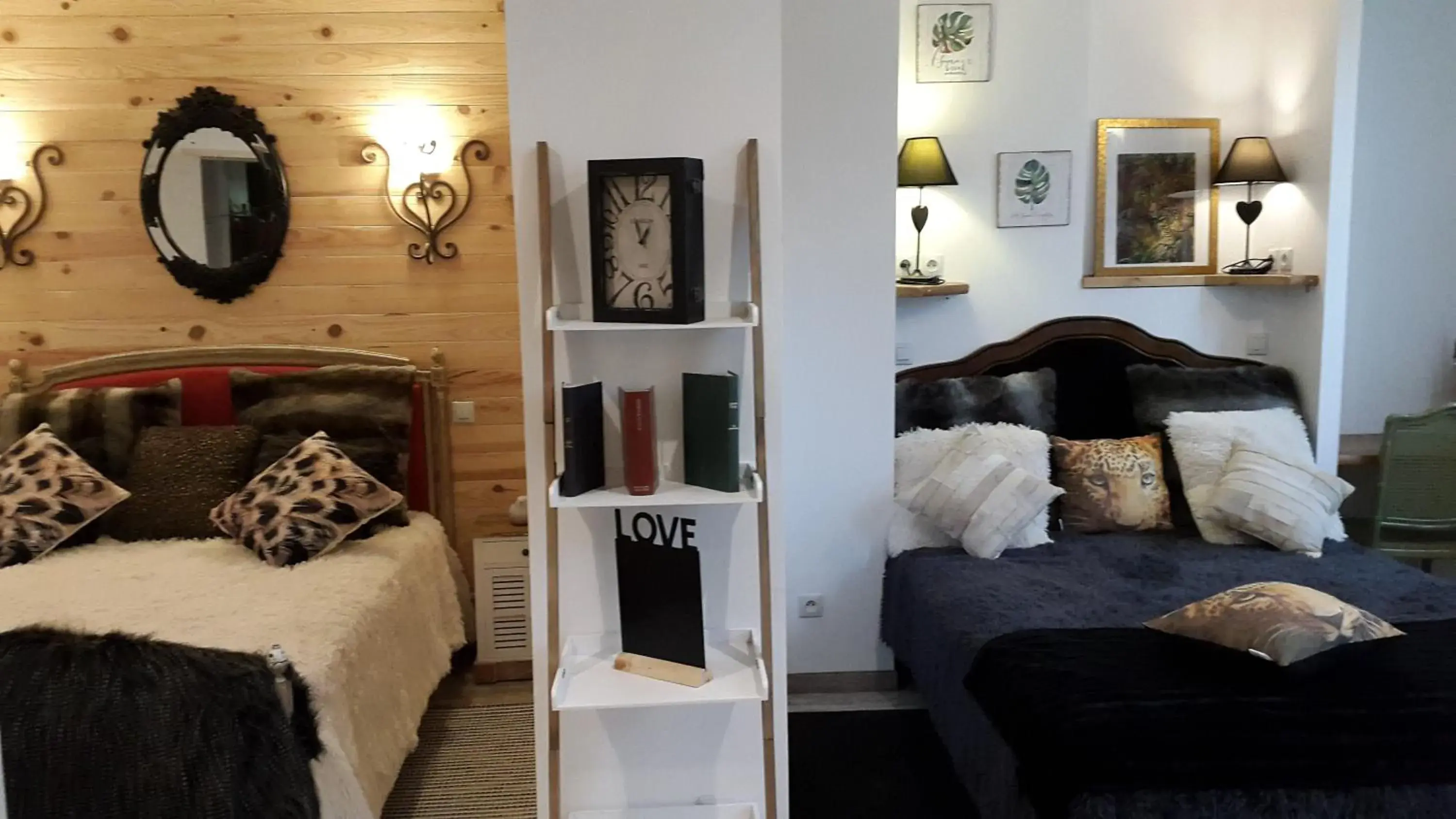 Quadruple Room with Shower in Logis l'Estelvin chambres d'hôtes Quadruple Room with Shower in Logis l'Estelvin chambres d'hôtes