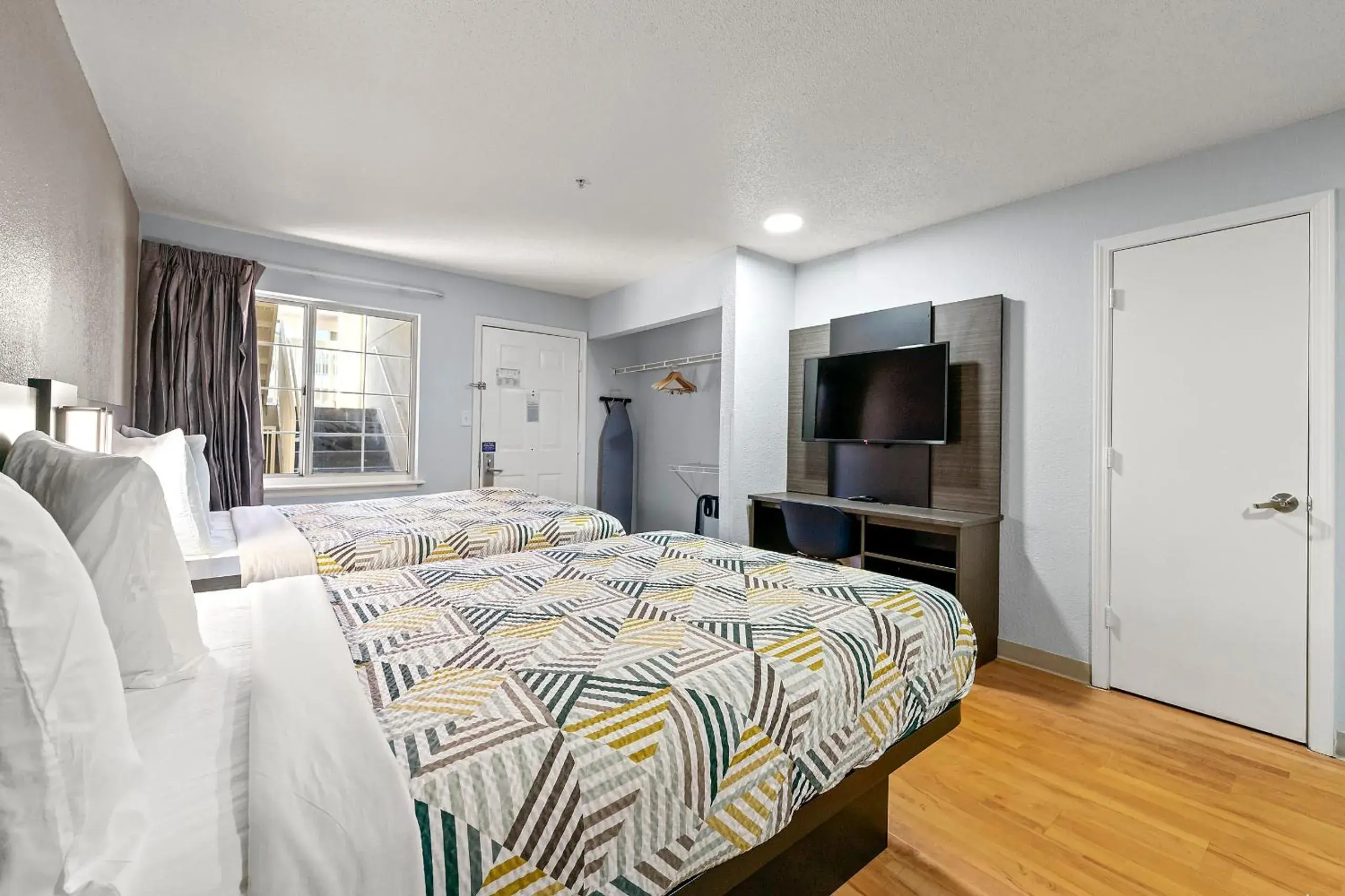 Queen Room with Two Queen Beds in Motel 6 Duluth, Ga - Atlanta - Gwinnett Place Queen Room with Two Queen Beds in Motel 6 Duluth, Ga - Atlanta - Gwinnett Place