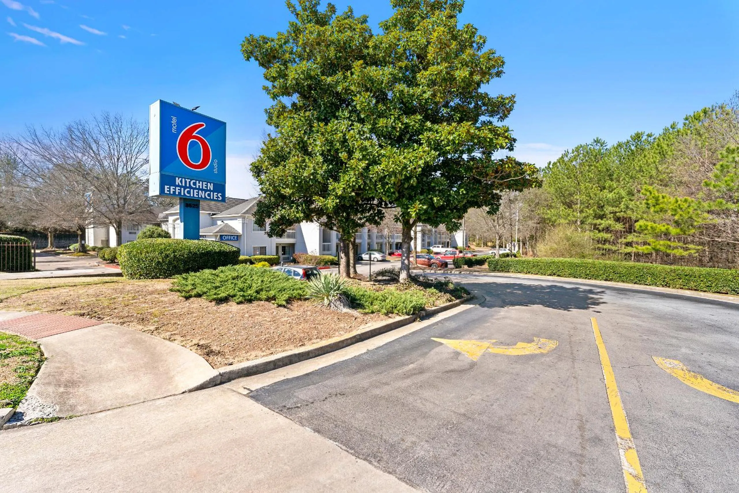 Facade/entrance in Motel 6 Duluth, Ga - Atlanta - Gwinnett Place