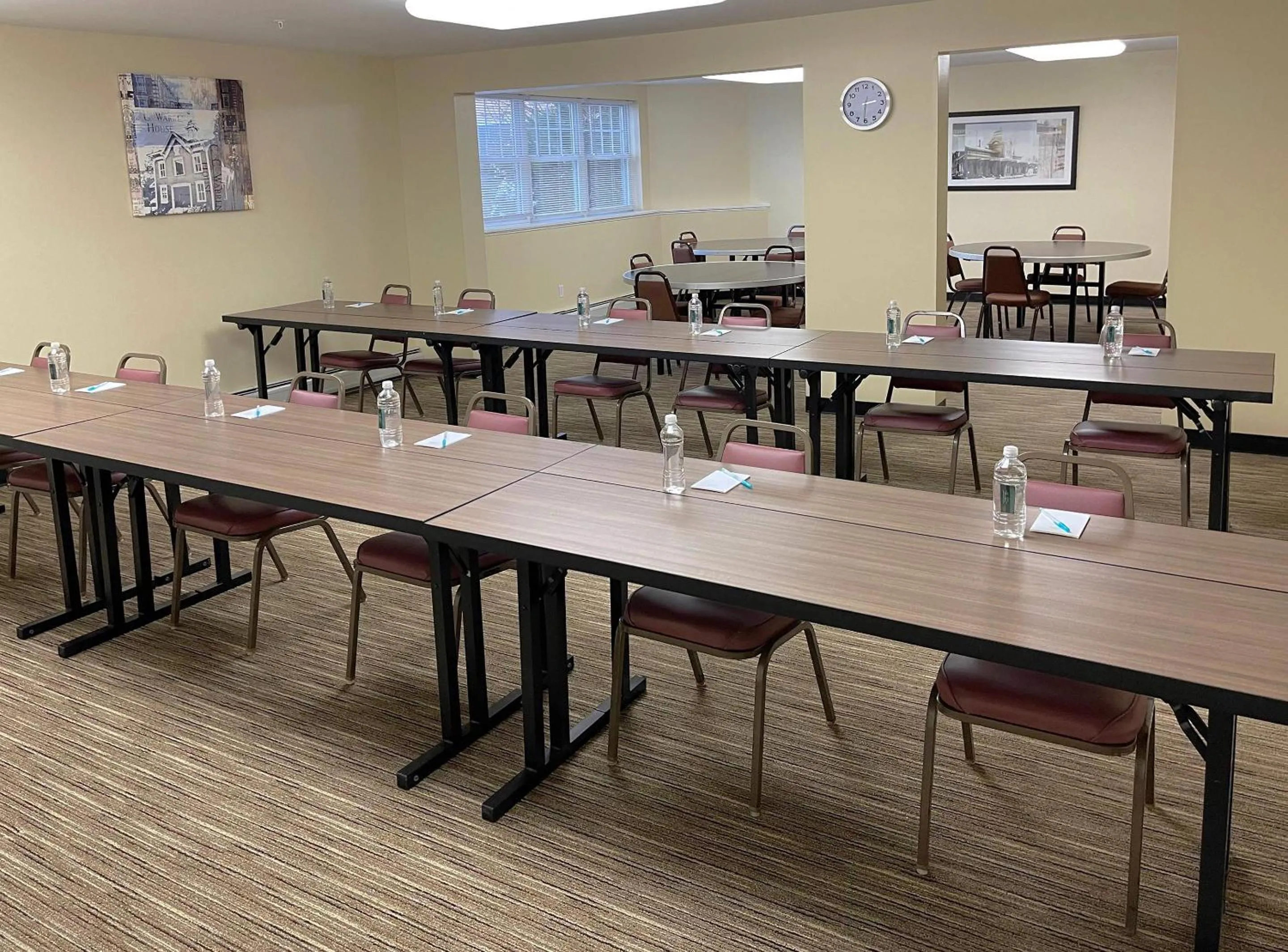 Meeting/conference room in Smart Suites, an Ascend Collection Hotel