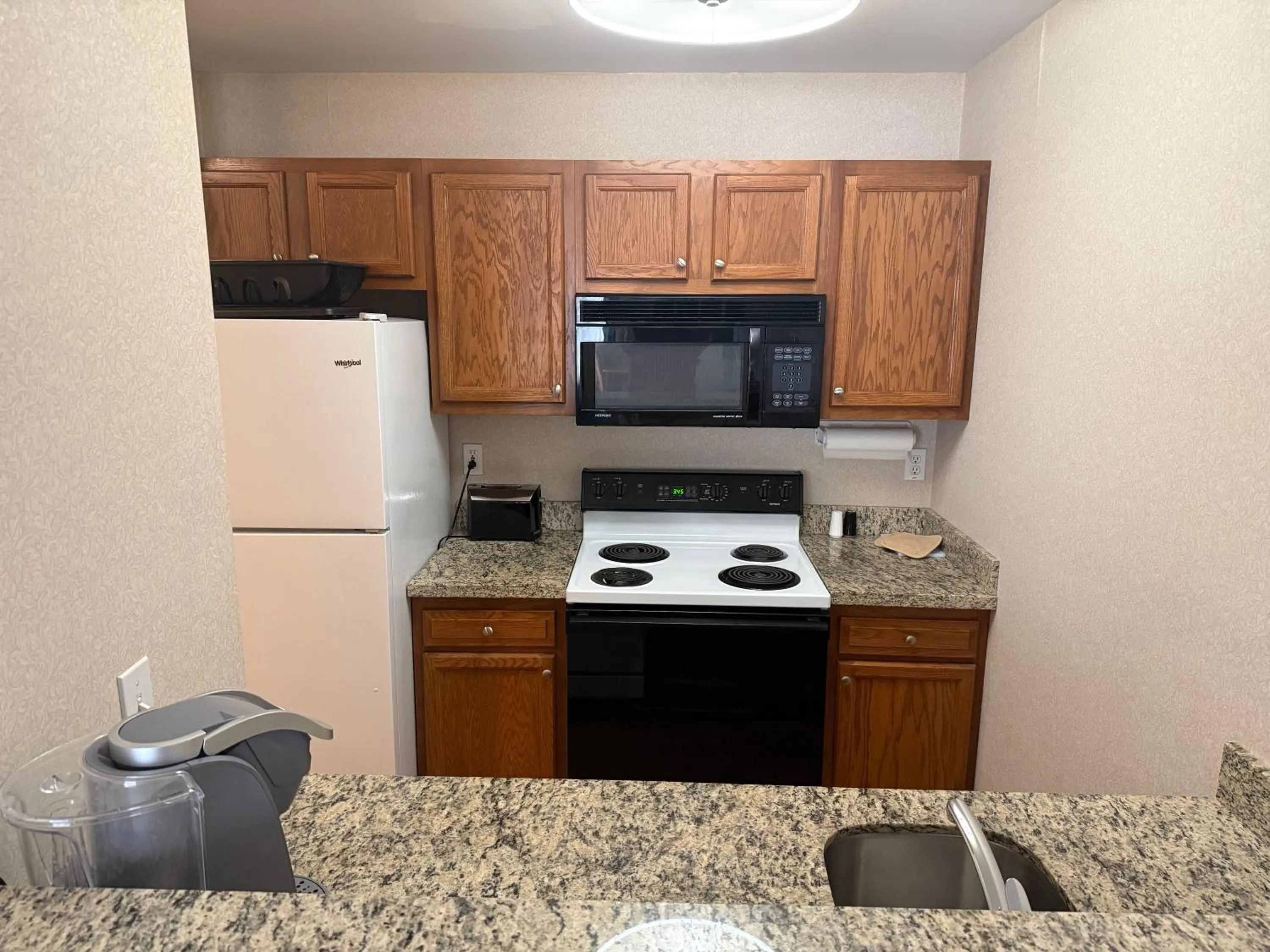 kitchen in Smart Suites, an Ascend Collection Hotel