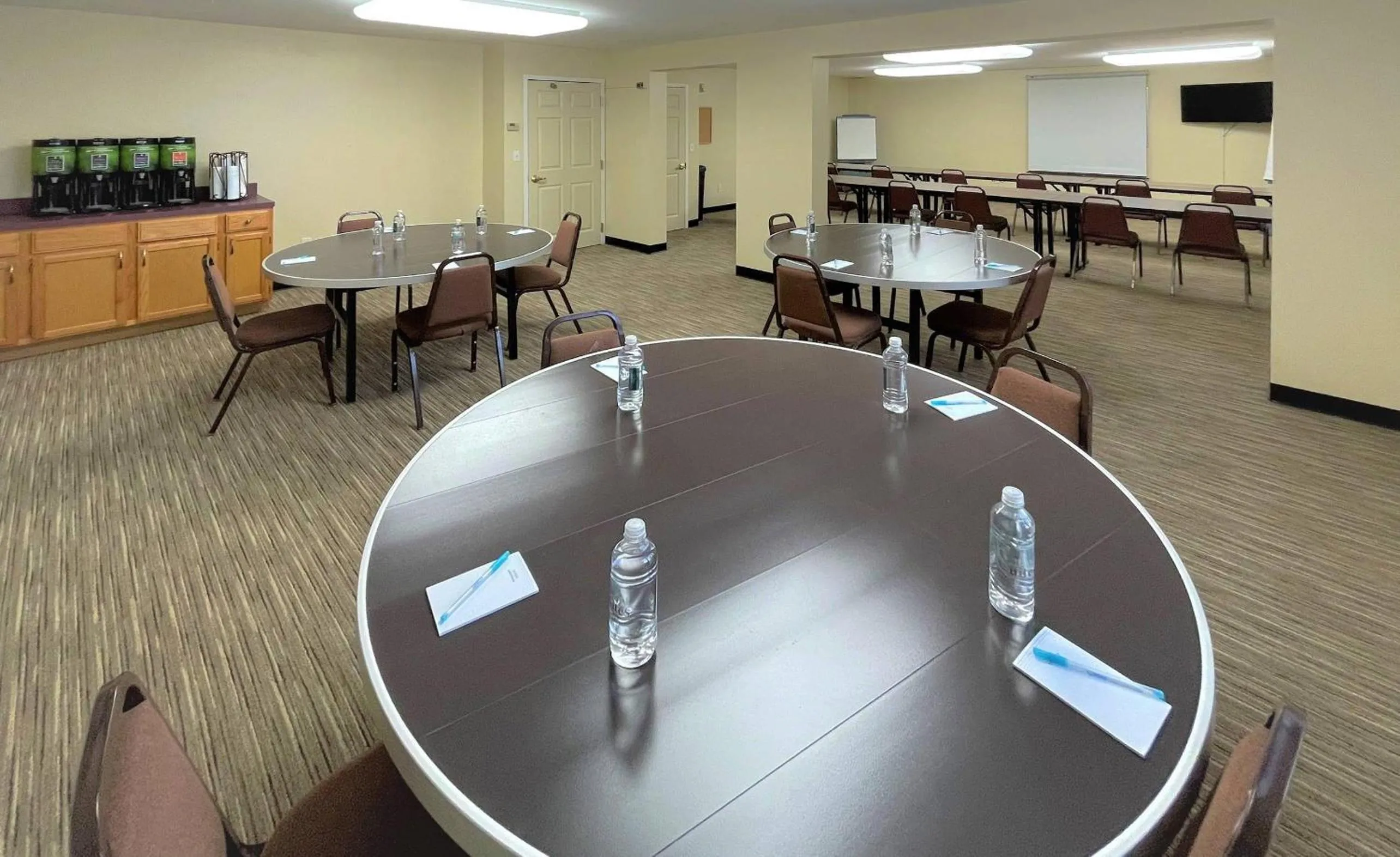 Meeting/conference room in Smart Suites, an Ascend Collection Hotel