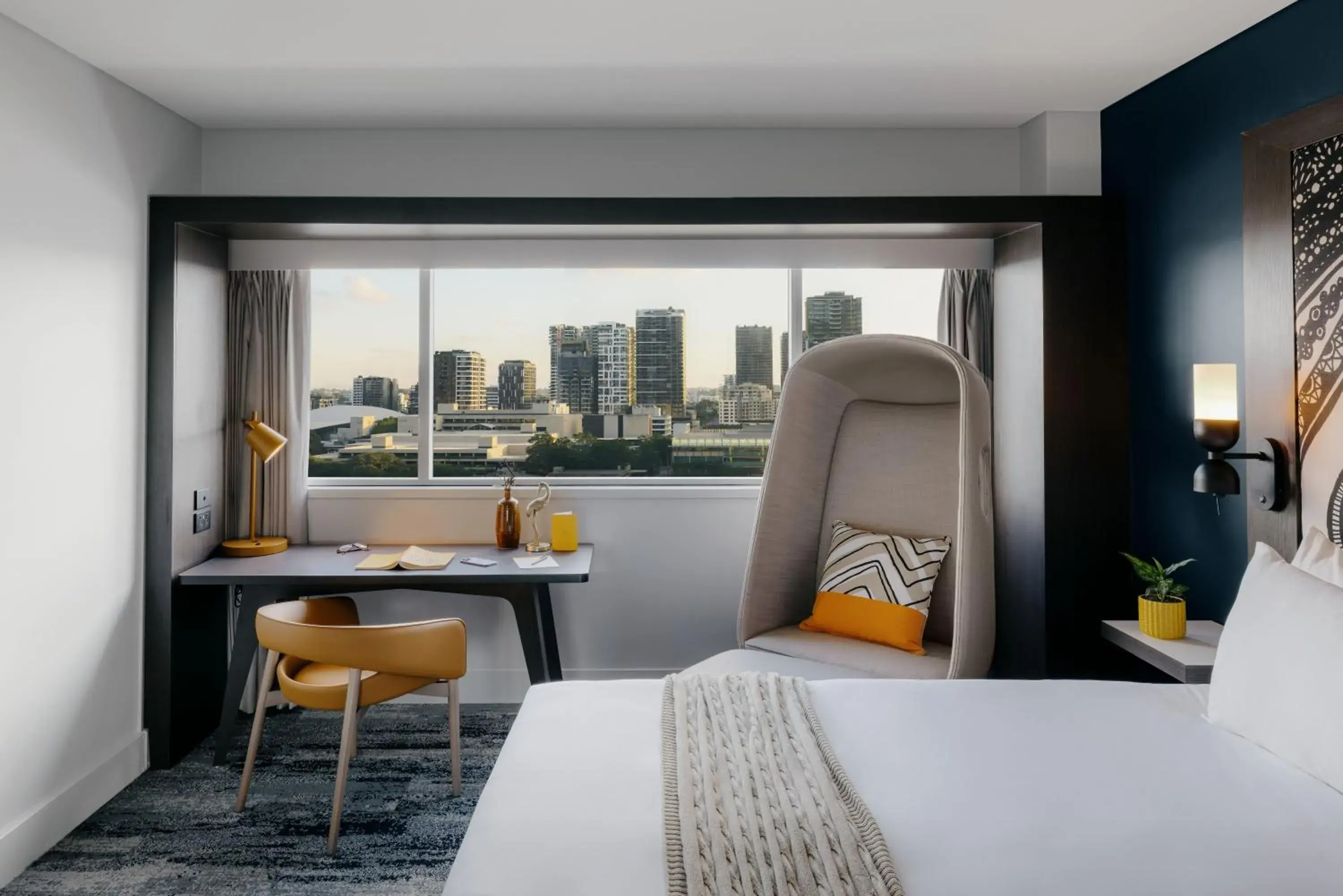 Premium King Room with River View in voco Brisbane City Centre by IHG Premium King Room with River View in voco Brisbane City Centre by IHG