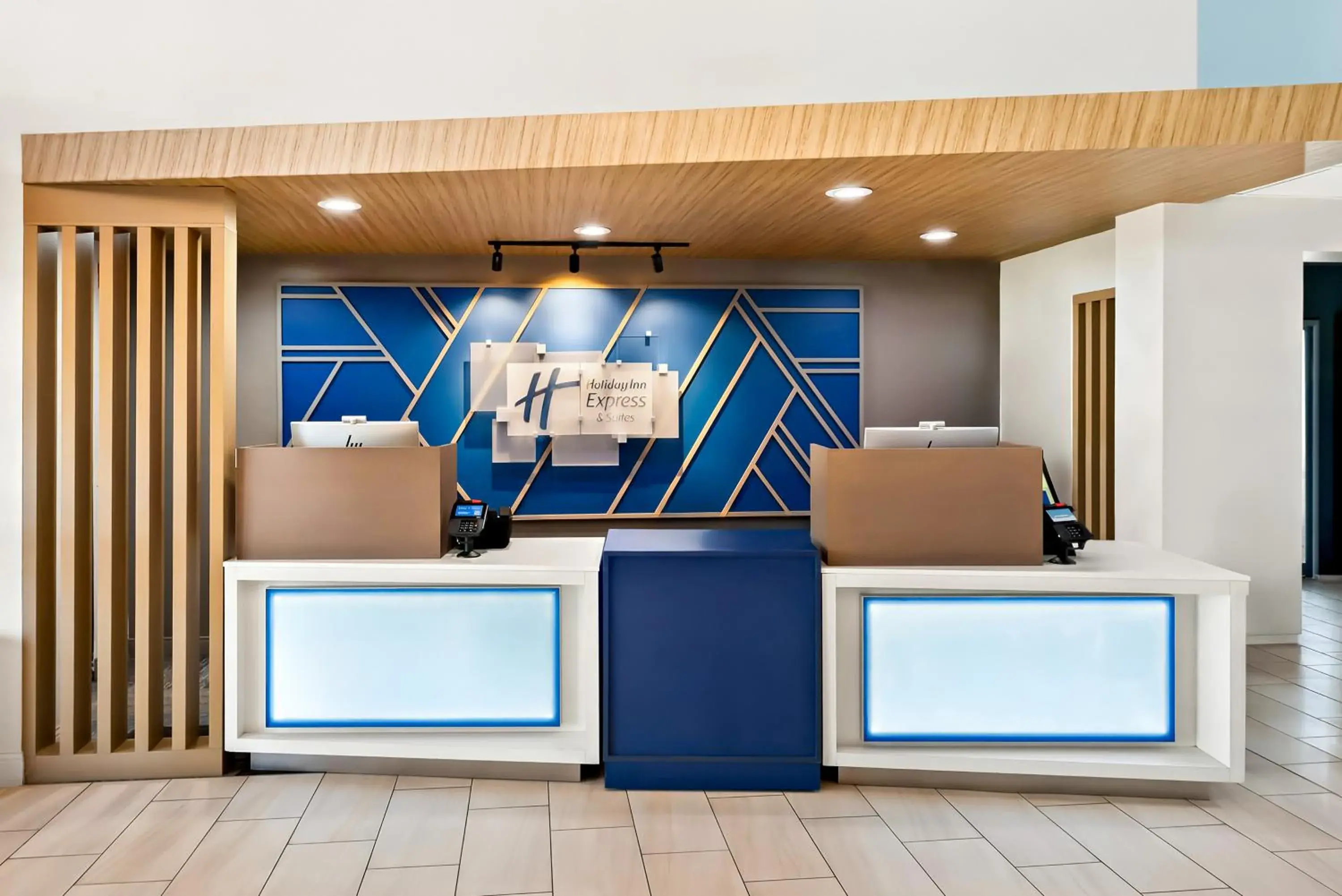 Lobby or reception in Holiday Inn Express & Suites Raleigh NE - Medical Ctr Area by IHG Lobby or reception in Holiday Inn Express & Suites Raleigh NE - Medical Ctr Area by IHG