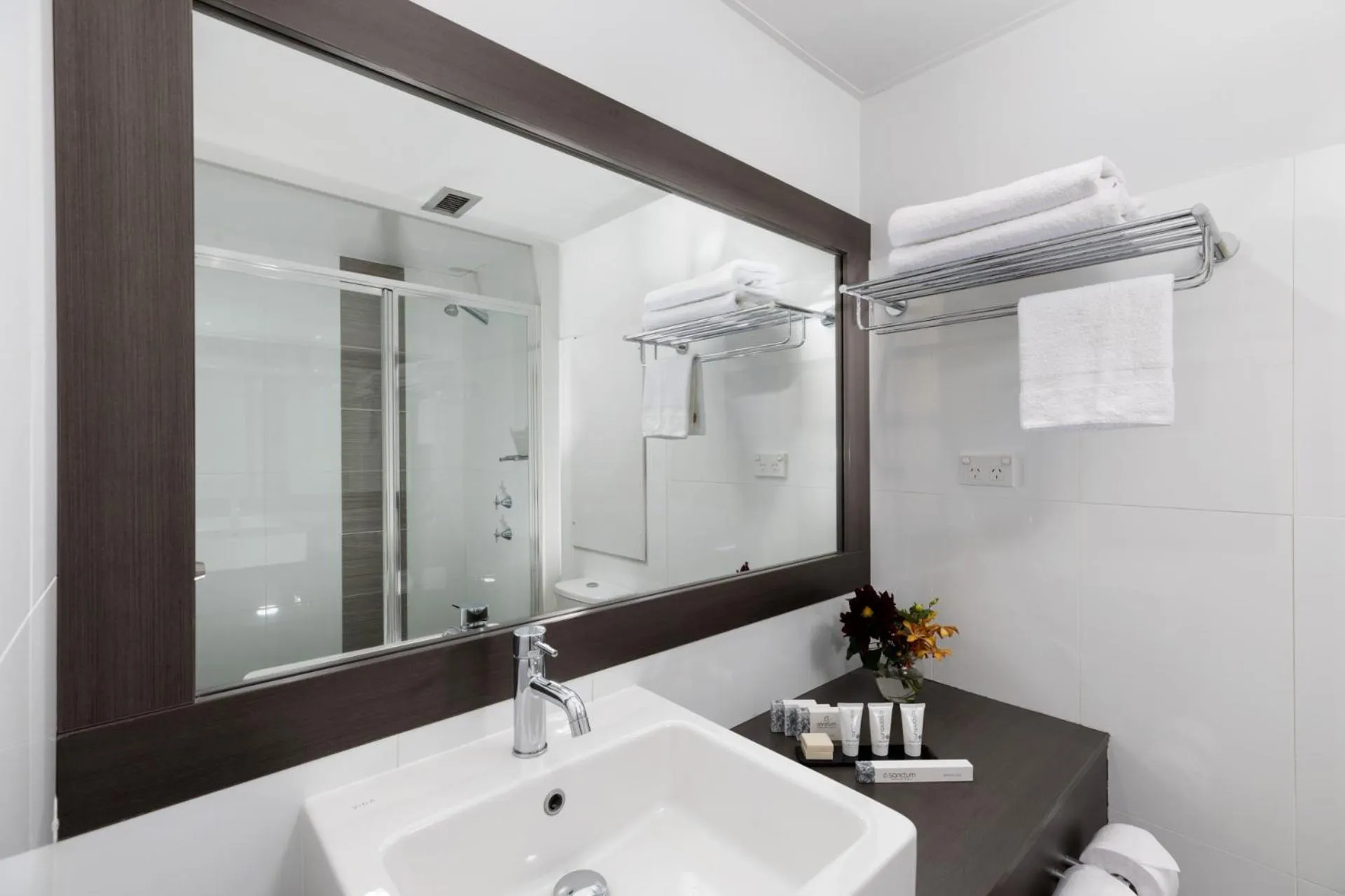 Shower in Rydges Geelong