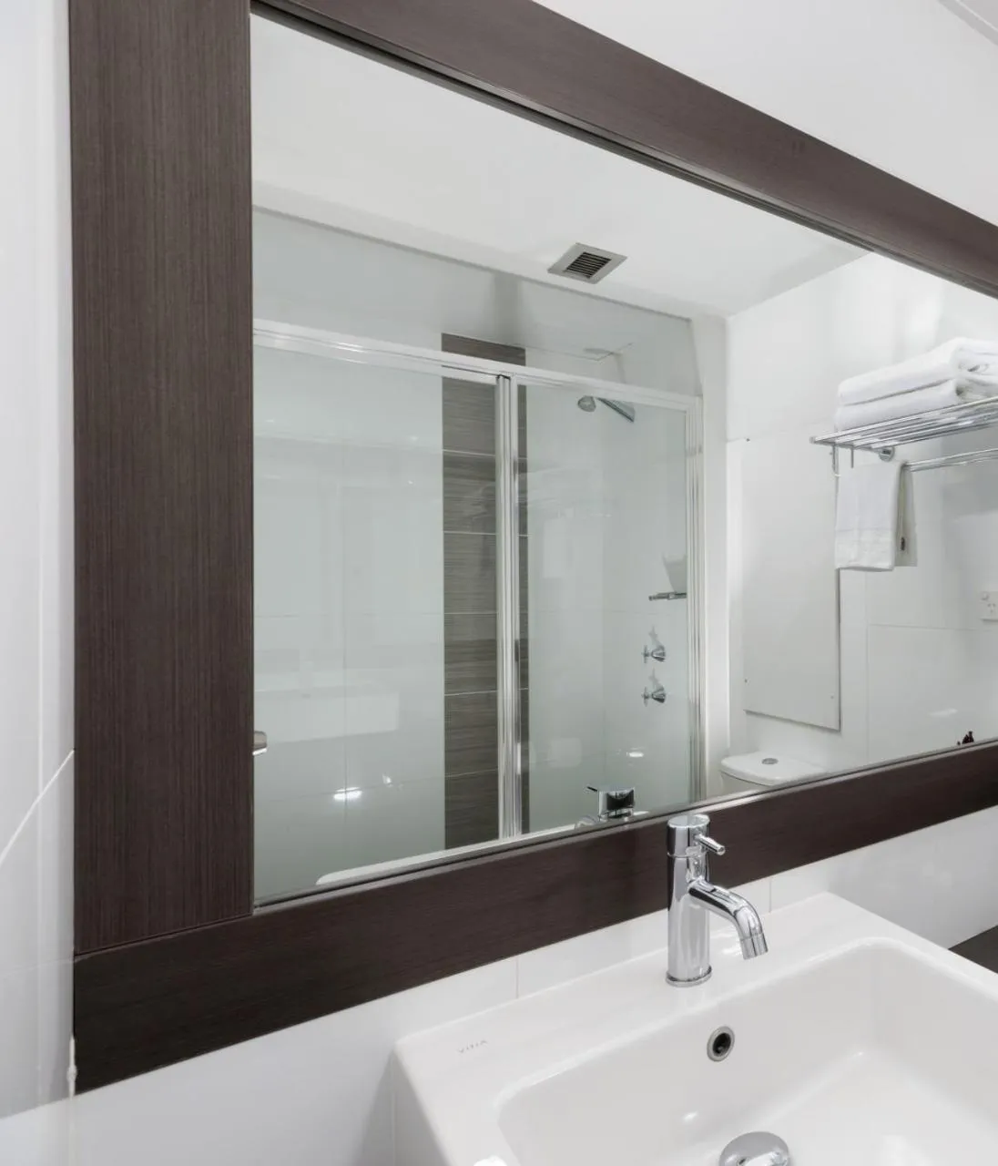 Shower in Rydges Geelong