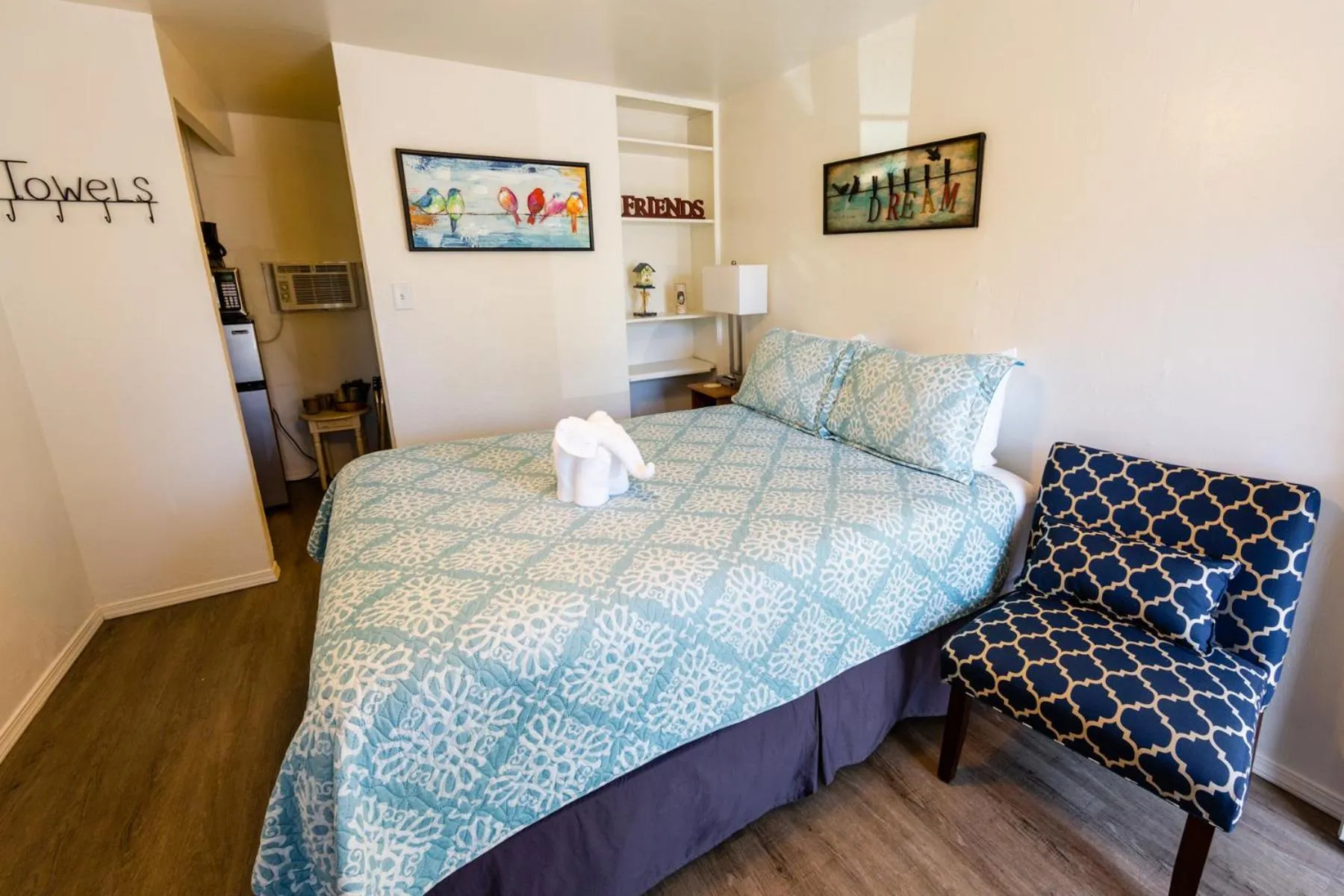 Bed in Arbor Inn Motel Oakridge