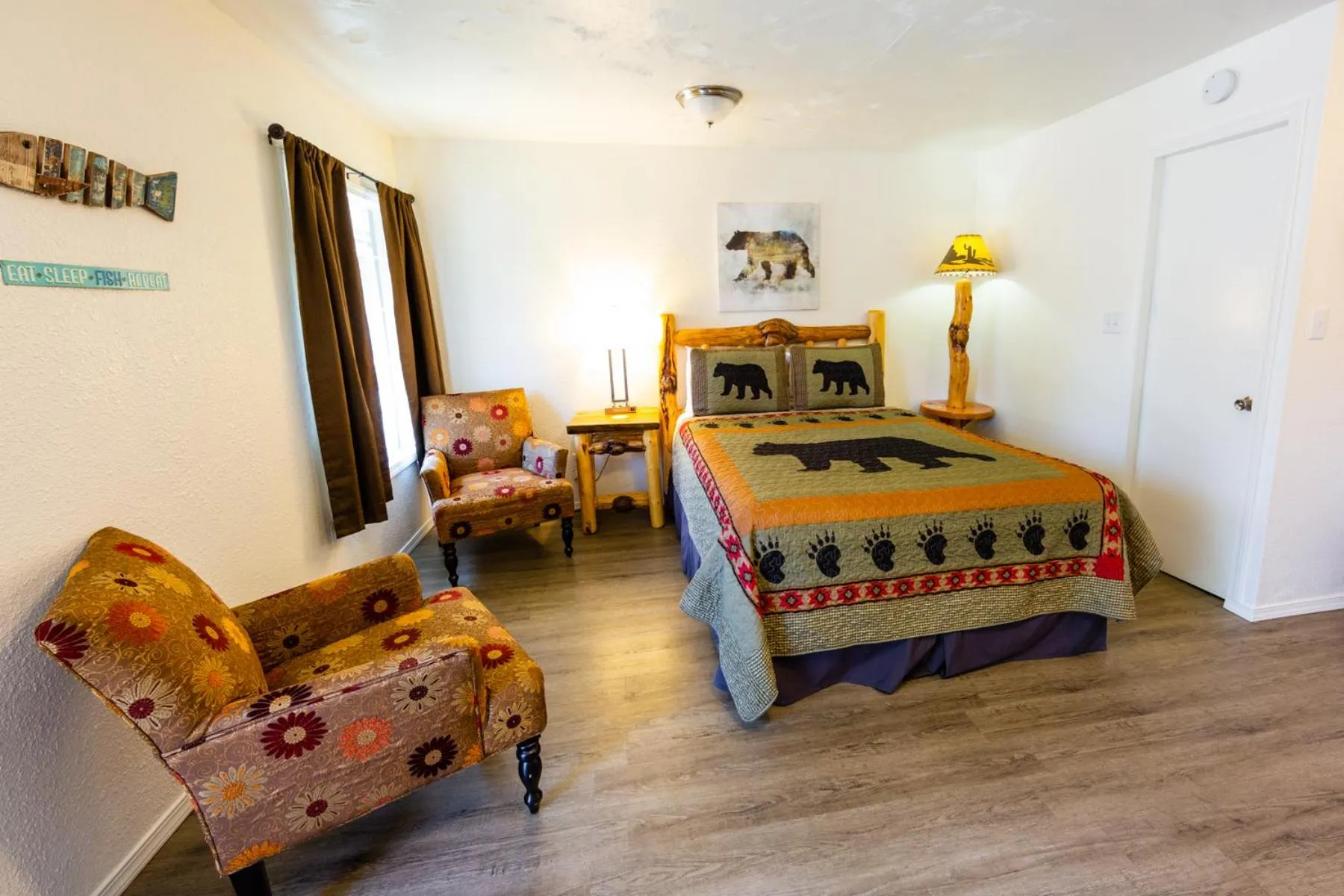 Photo of the whole room in Arbor Inn Motel Oakridge