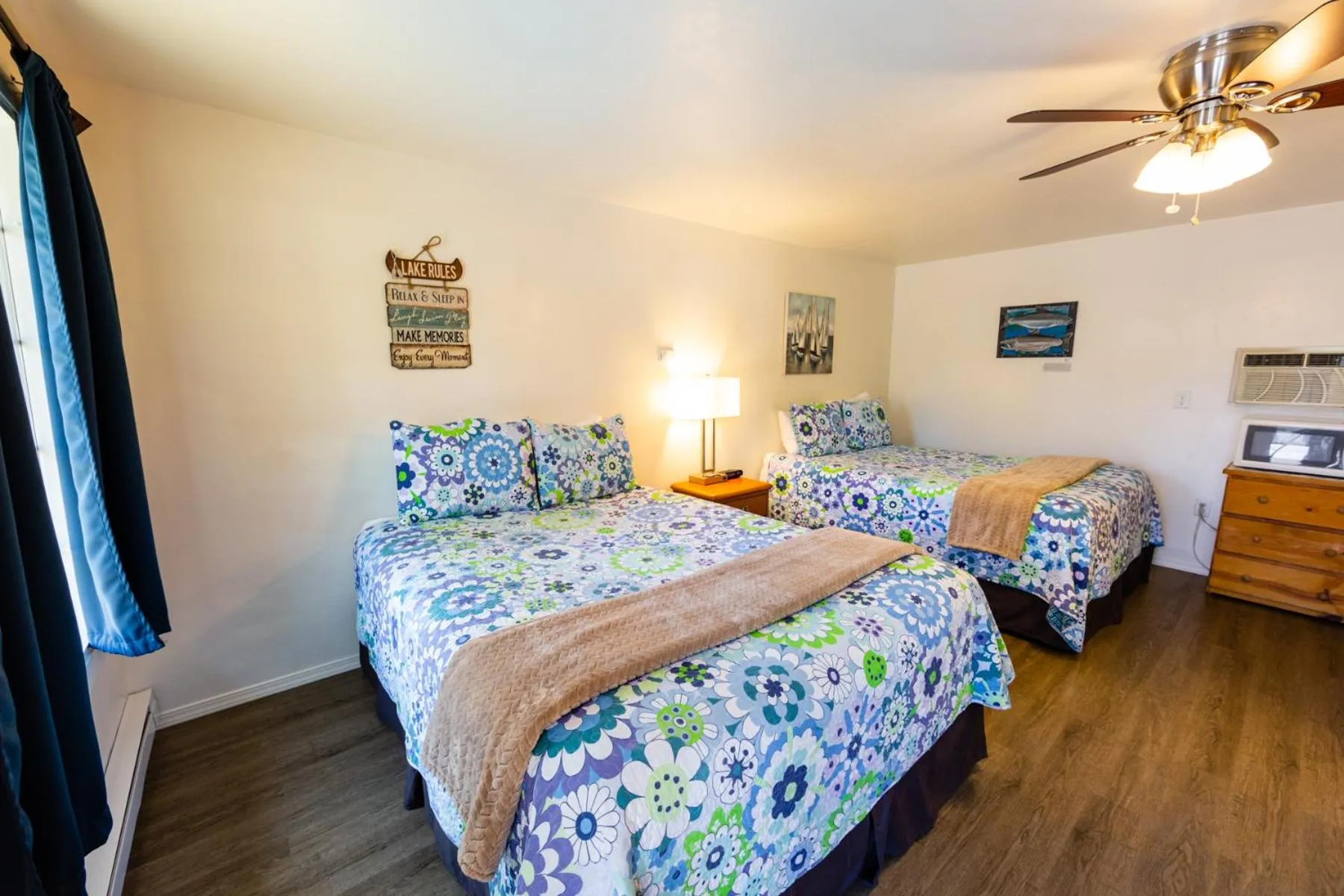 Bed in Arbor Inn Motel Oakridge