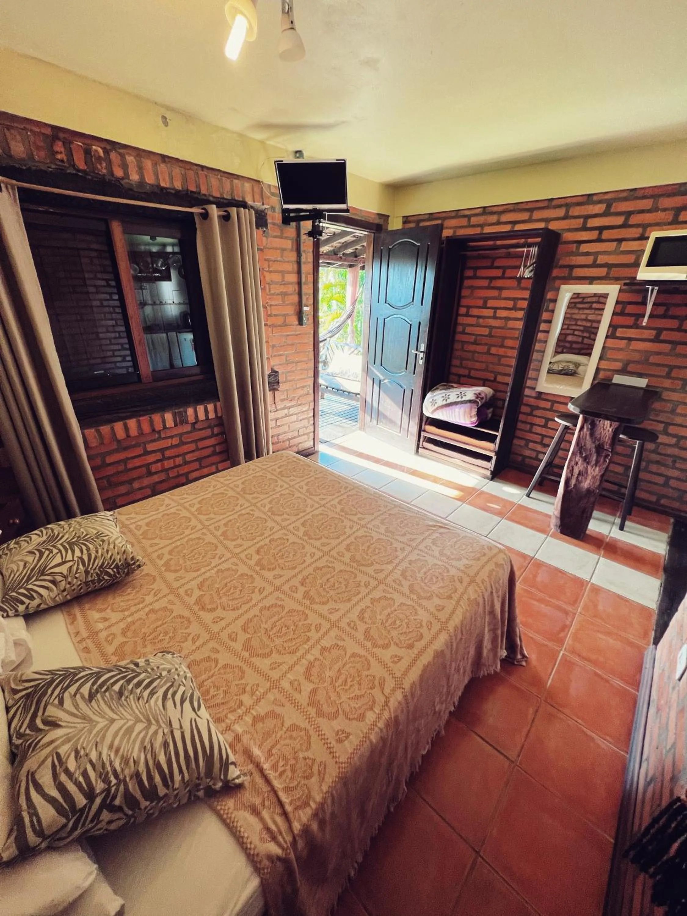 Photo of the whole room, Bed in Pousada Meia Lua