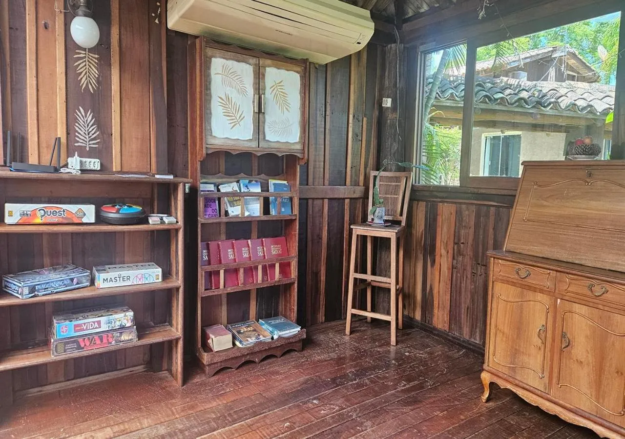 Library in Pousada Meia Lua
