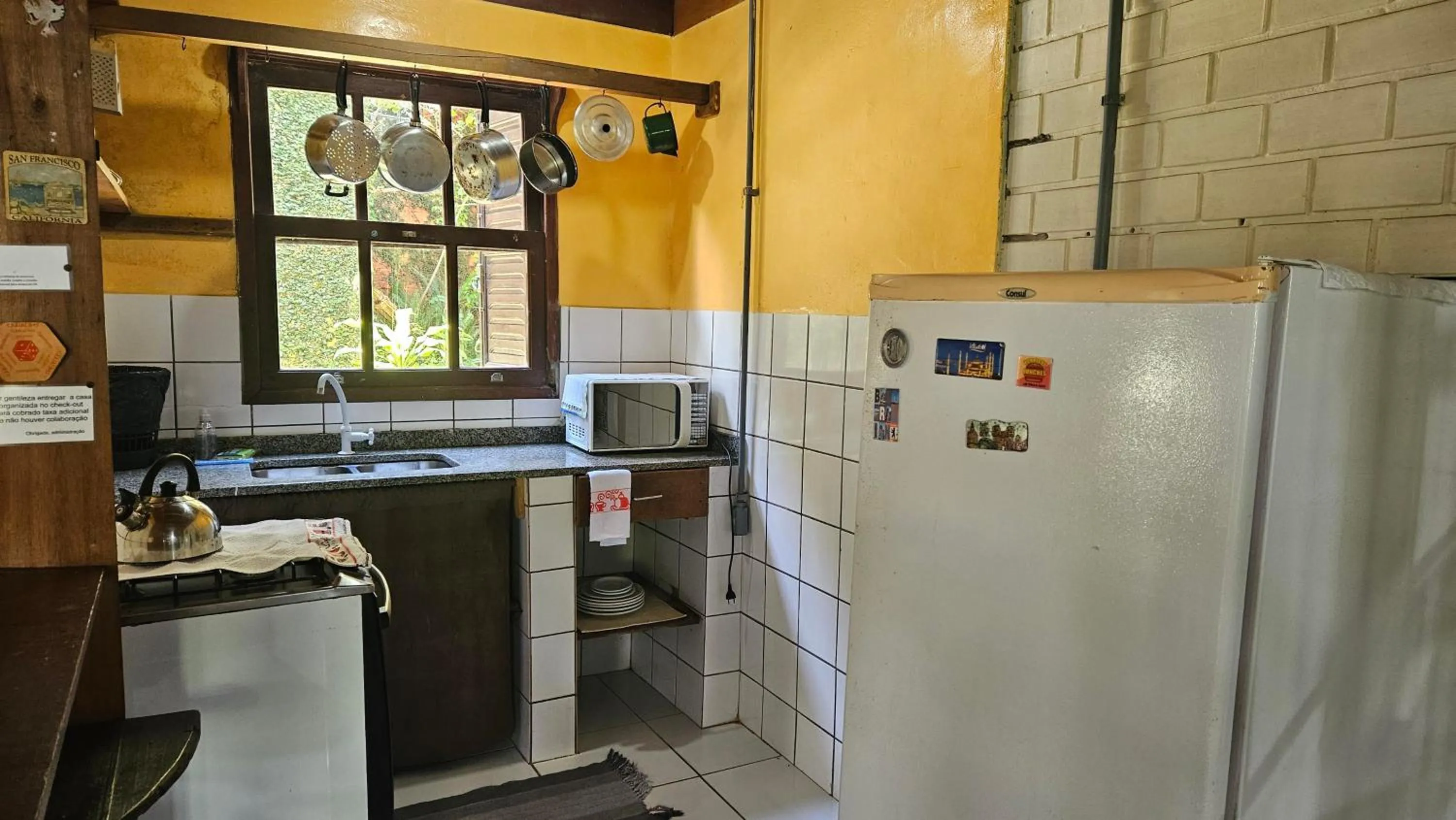 Kitchen or kitchenette in Pousada Meia Lua