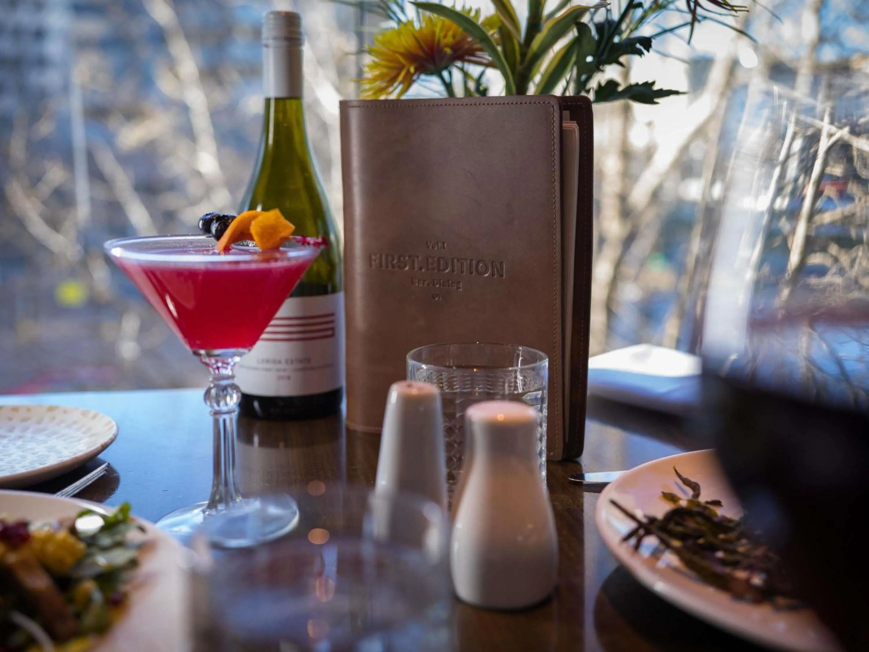 Lounge or bar in Novotel Canberra