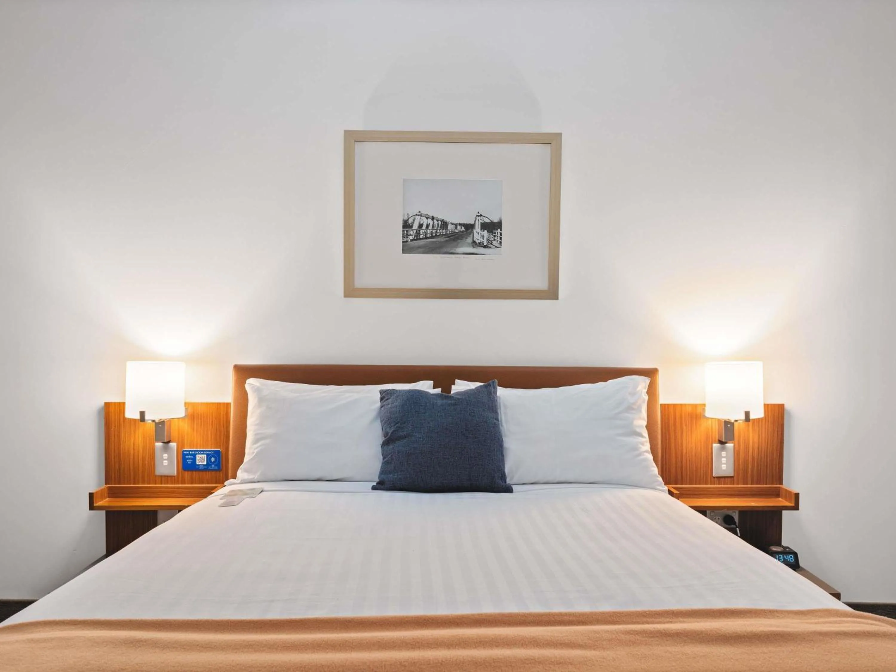 Bedroom, Bed in Novotel Canberra