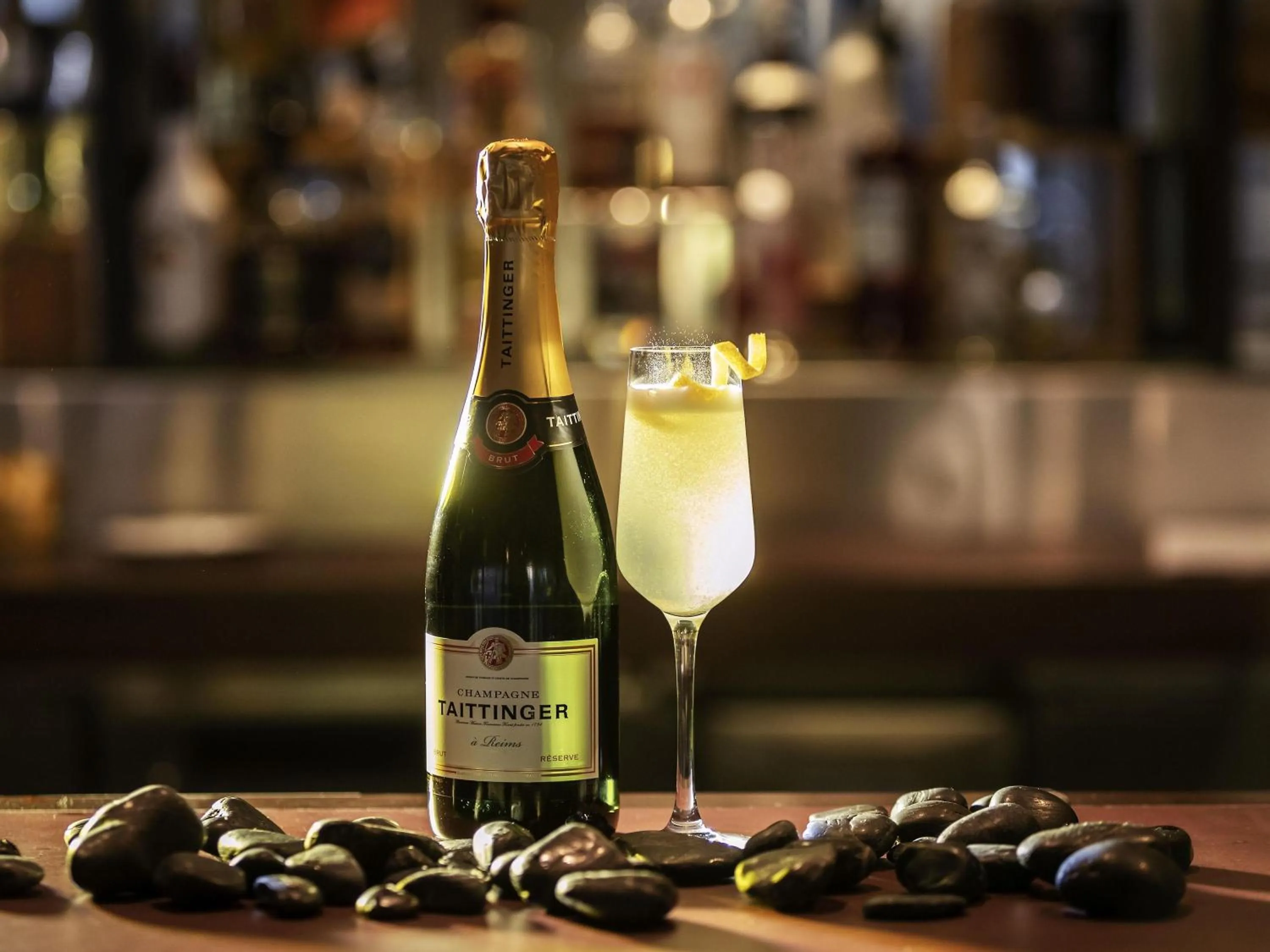 Lounge or bar in Novotel Canberra