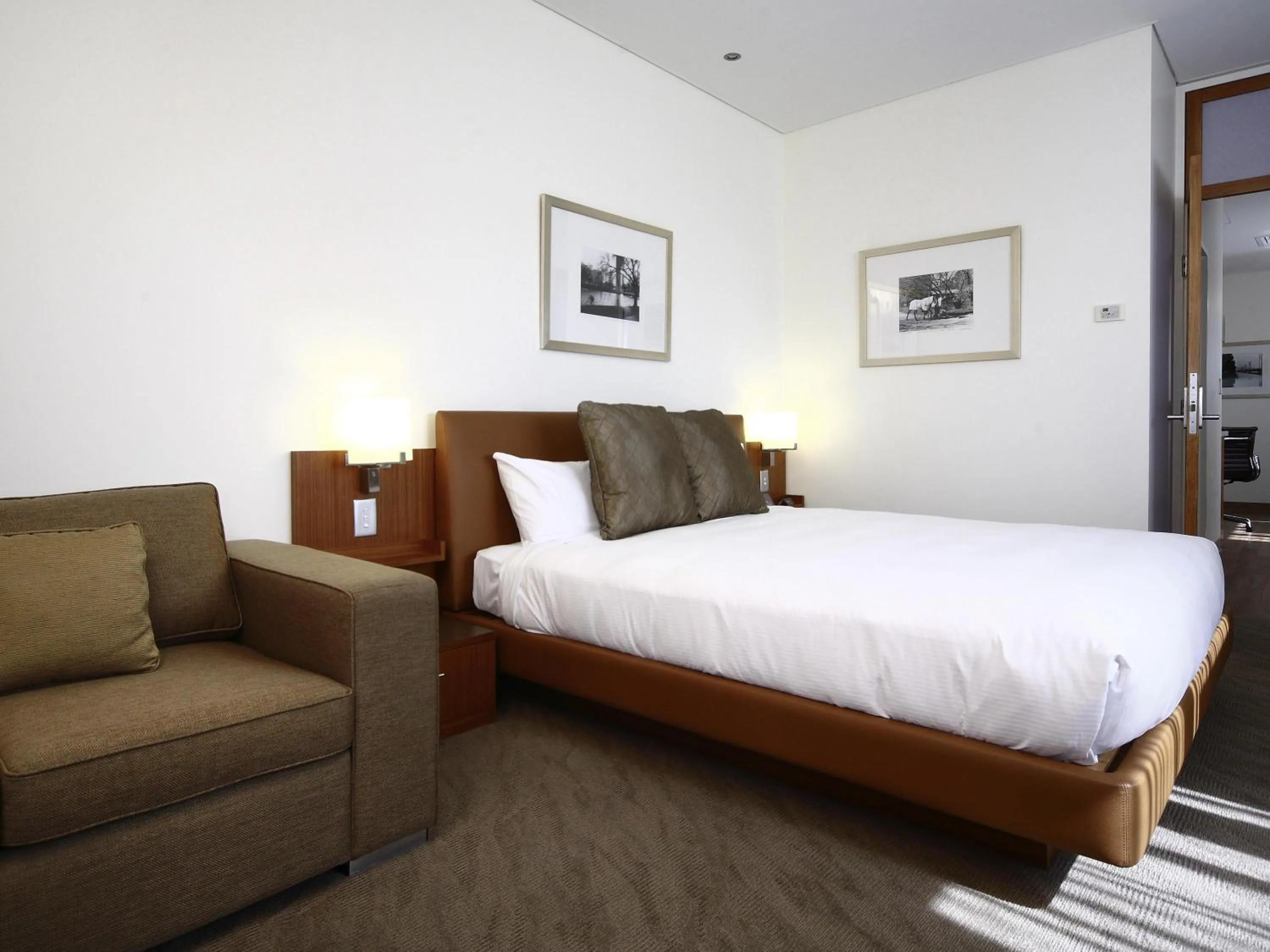 Bedroom, Bed in Novotel Canberra