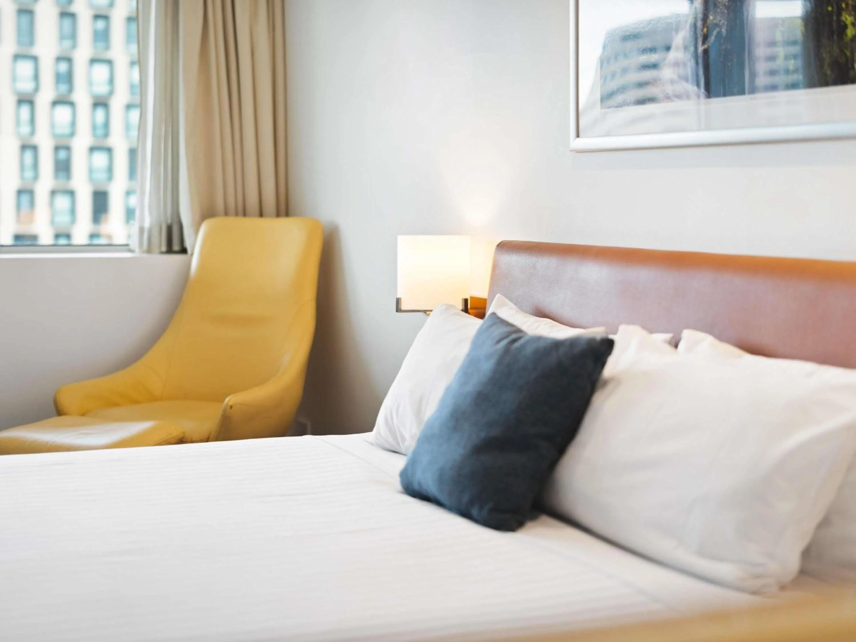 Bedroom, Bed in Novotel Canberra