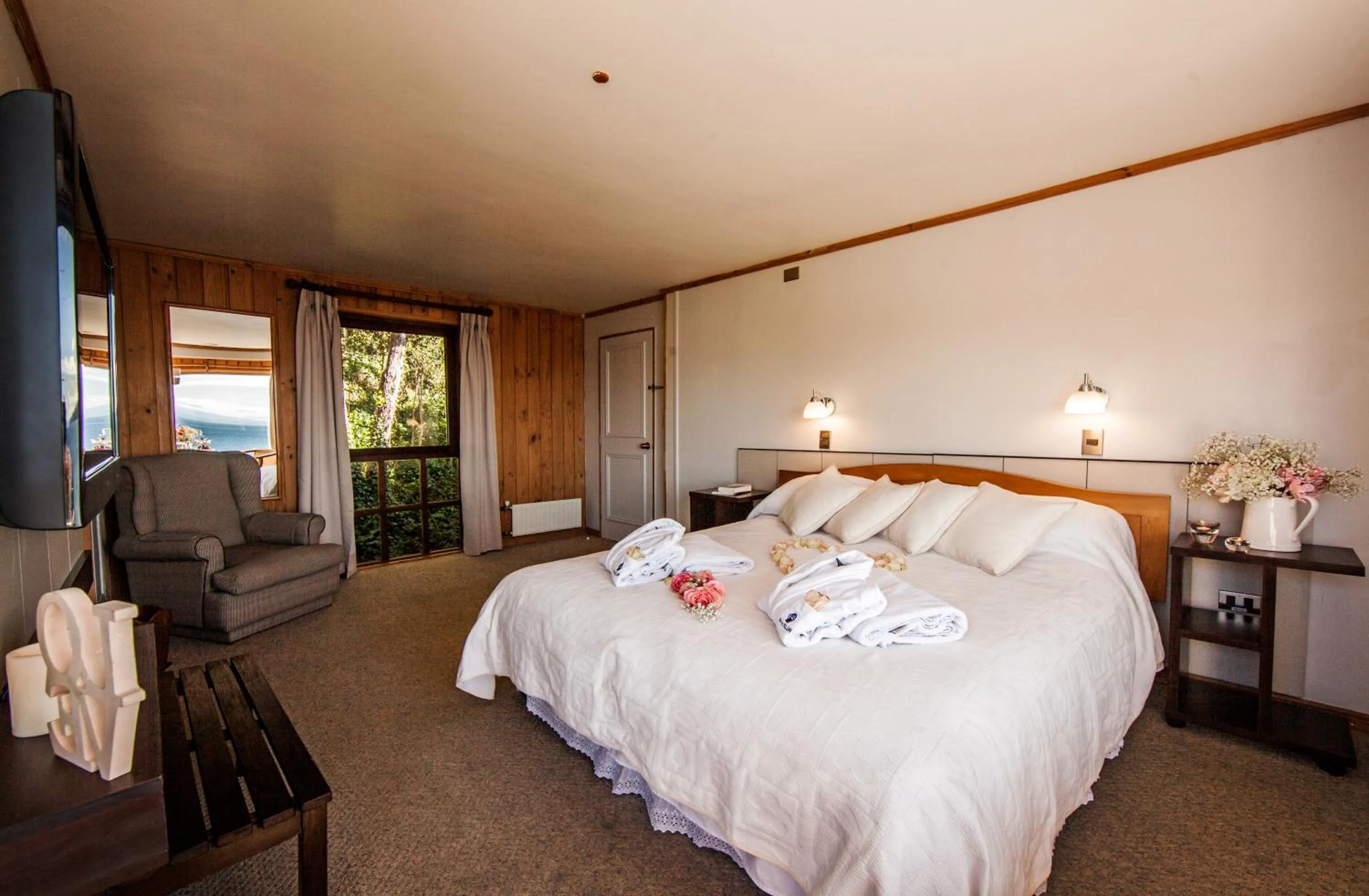 Photo of the whole room, Bed in Hotel Elun, la mejor vista