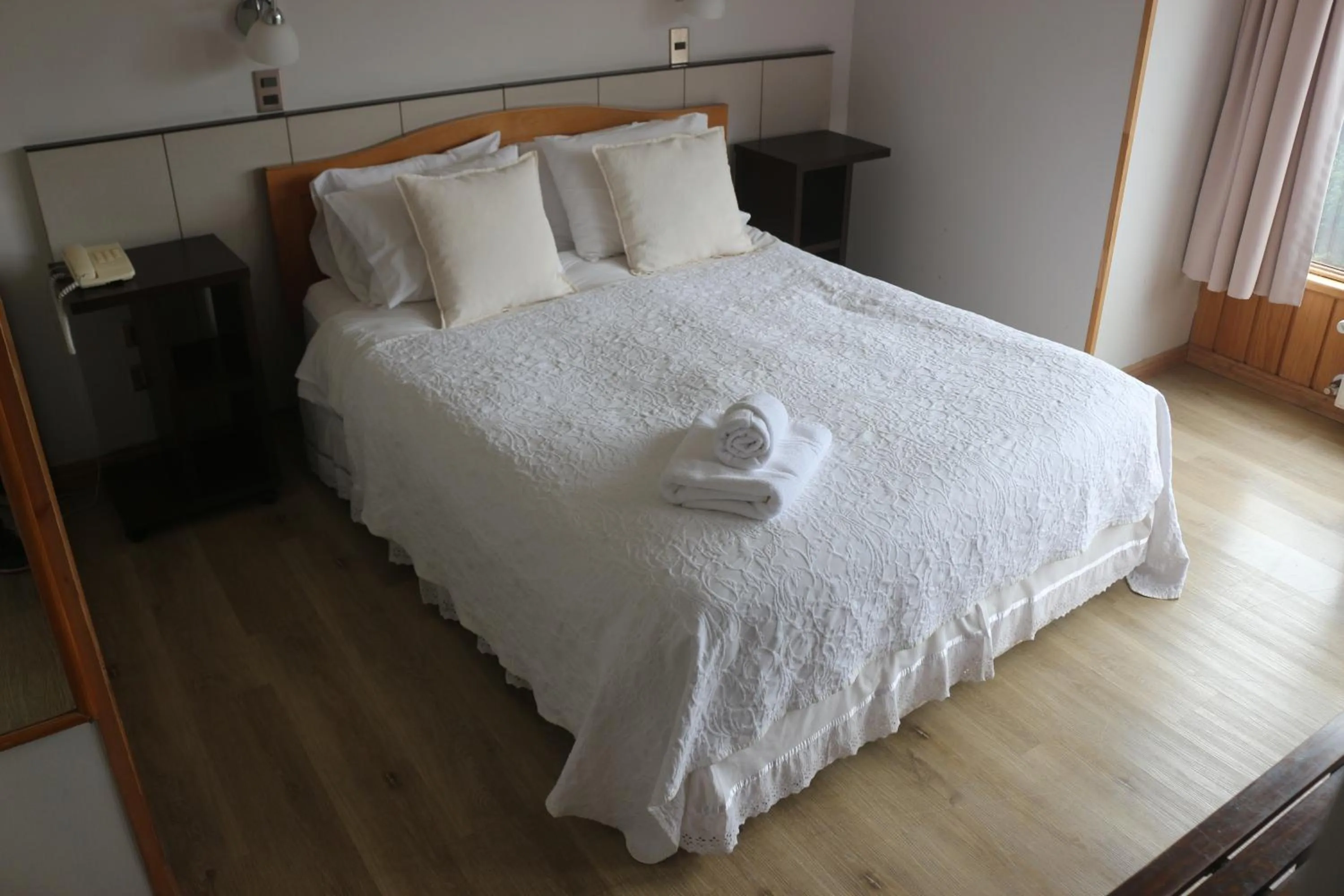 Bedroom, Bed in Hotel Elun, la mejor vista