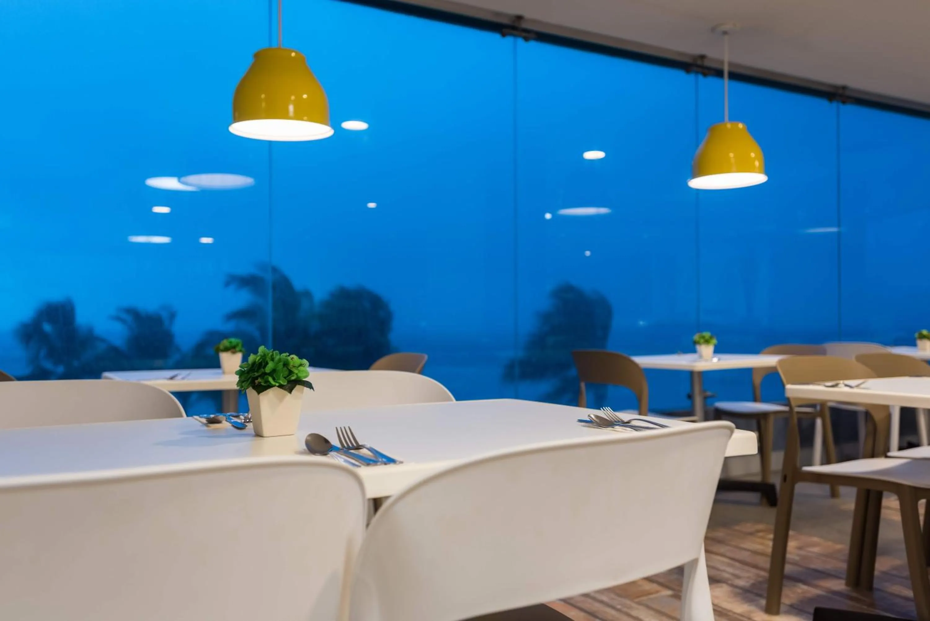 Restaurant/places to eat in Calypso Beach Hotel