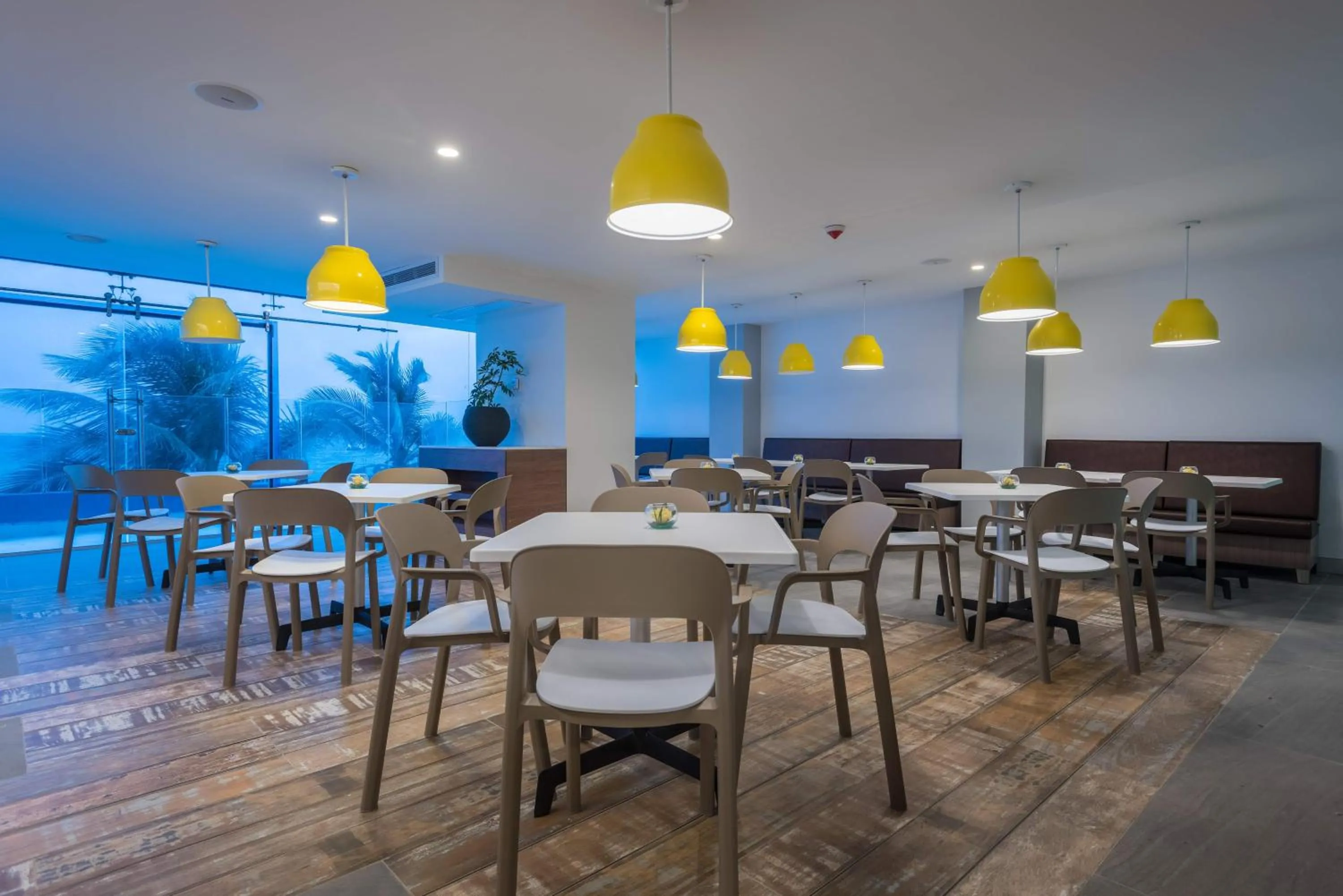 Restaurant/places to eat in Calypso Beach Hotel