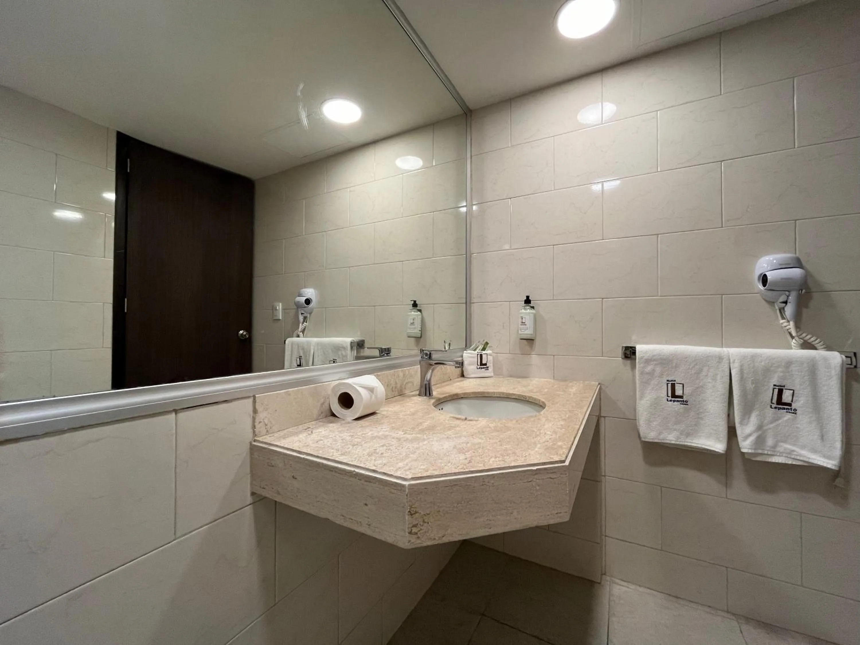 Bathroom in Hotel Lepanto Reforma