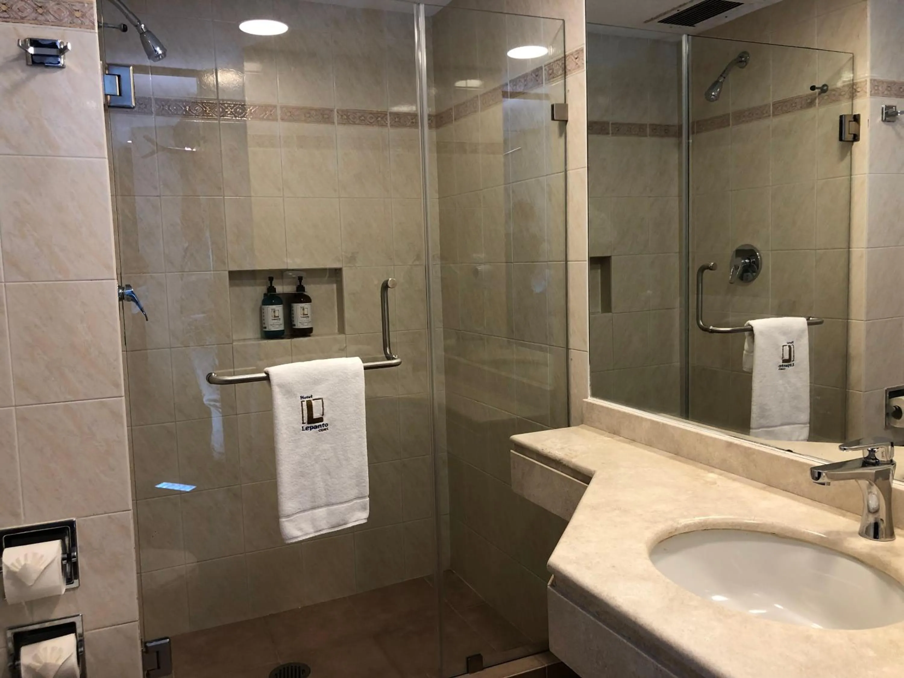Shower in Hotel Lepanto Reforma