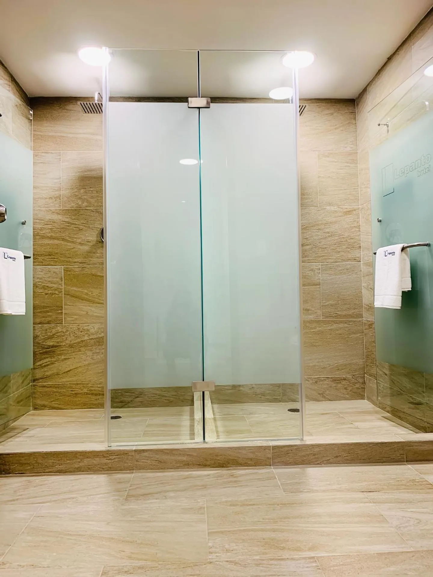 Shower in Hotel Lepanto Reforma