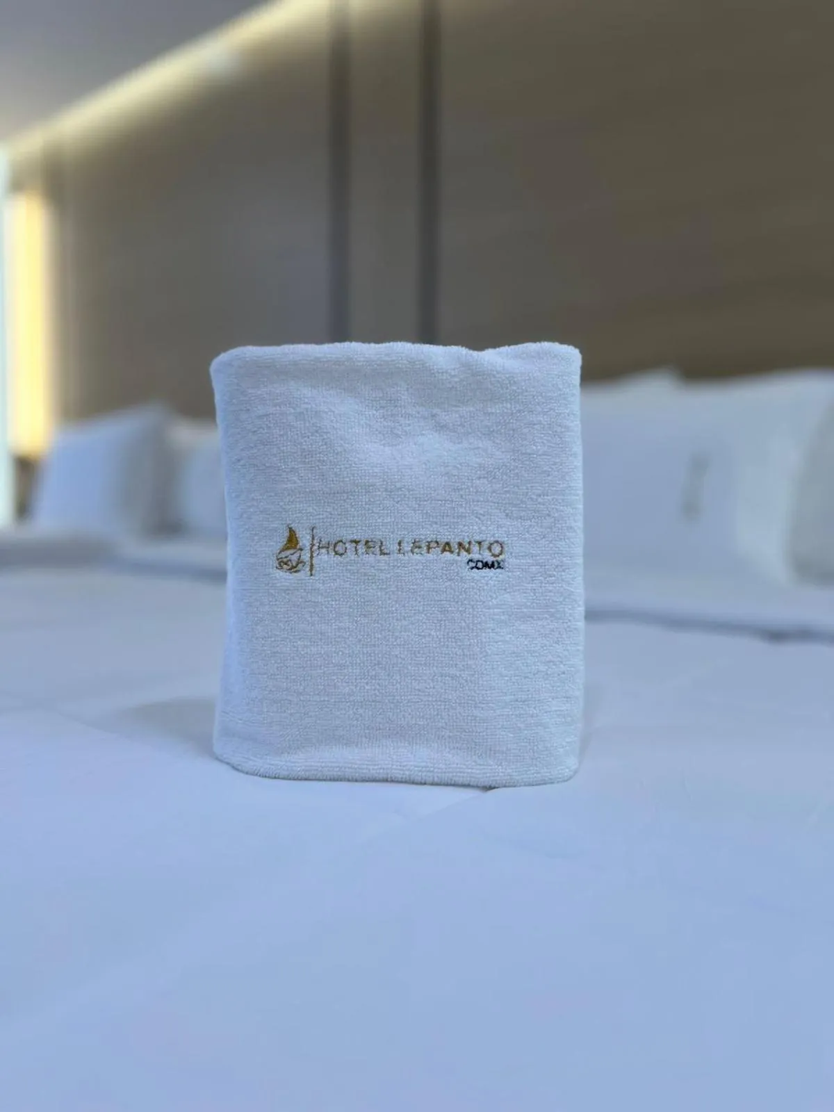 towels, Bed in Hotel Lepanto Reforma
