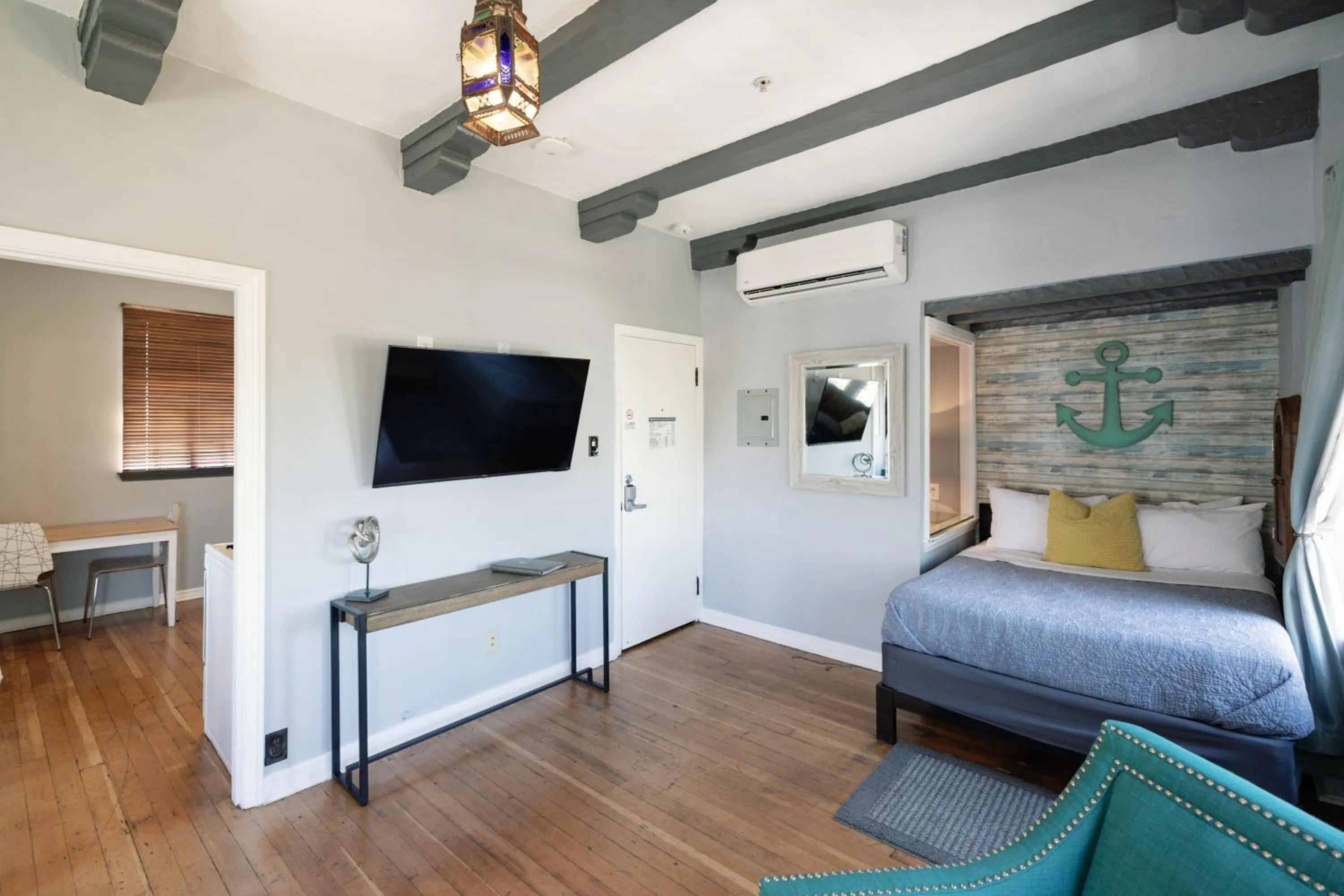 Bed in Broadlind Hotel