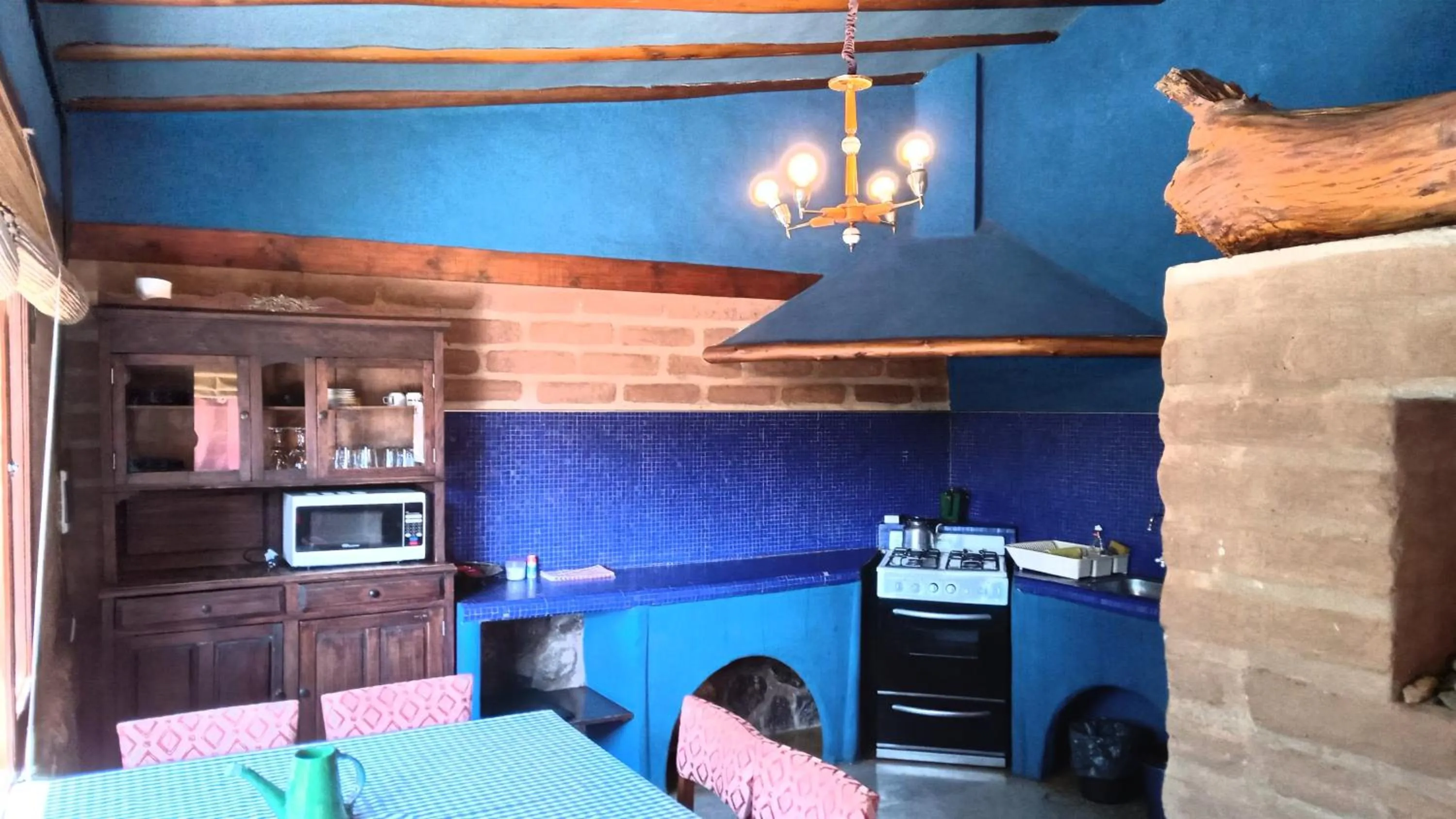 Kitchen or kitchenette in Miraluna Bodega Boutique