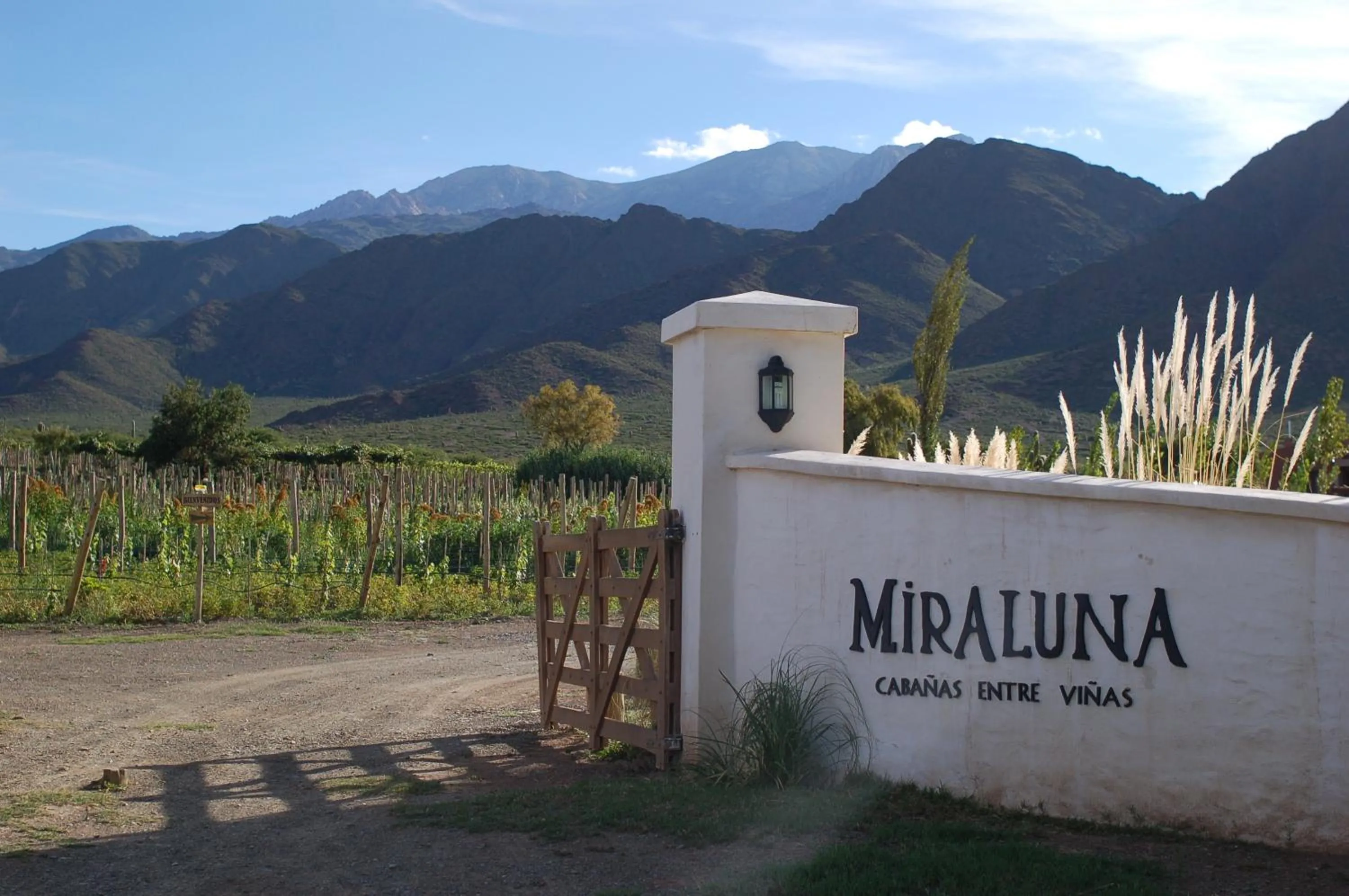 Facade/entrance in Miraluna Bodega Boutique