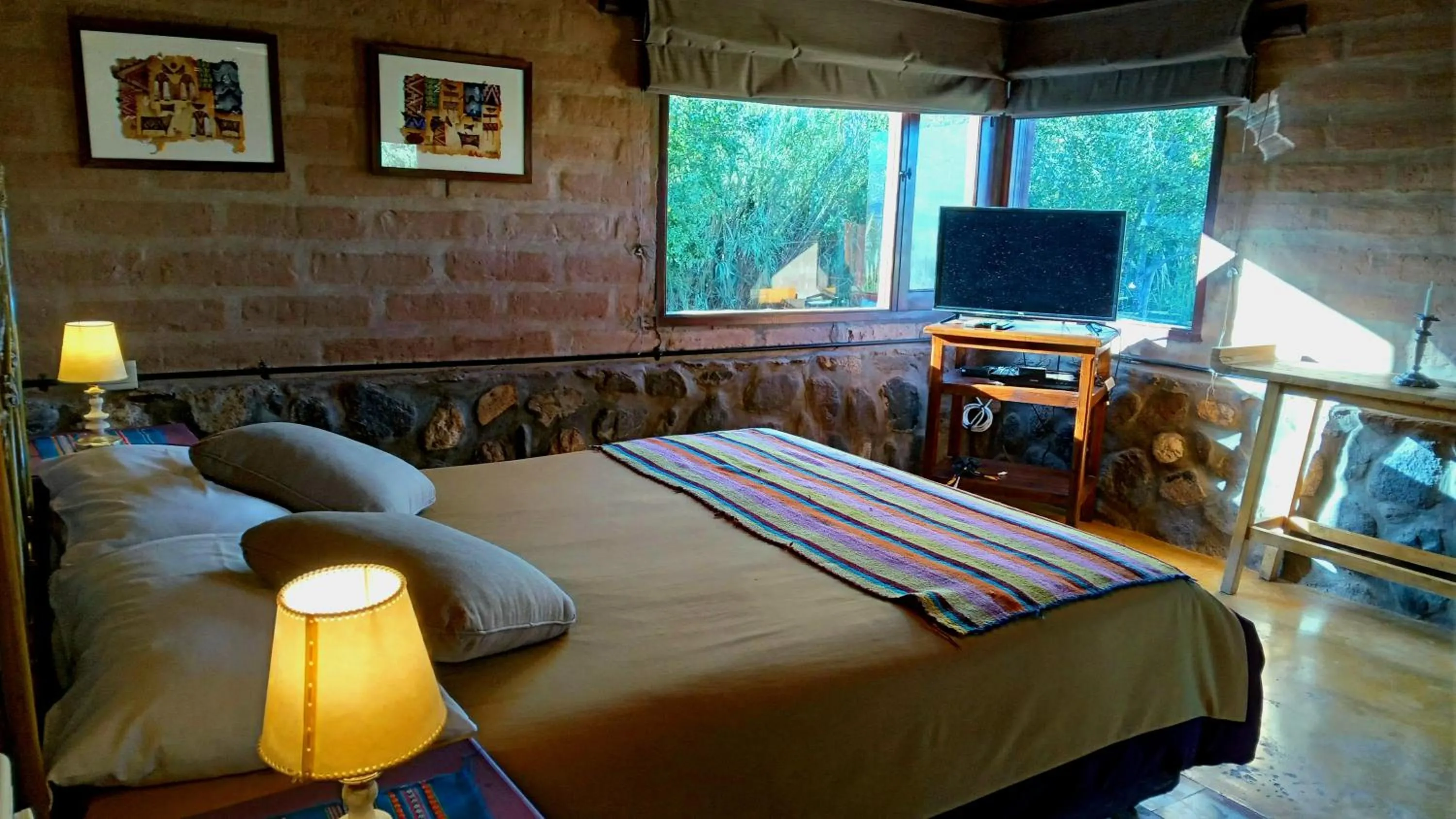 Photo of the whole room, Bed in Miraluna Bodega Boutique
