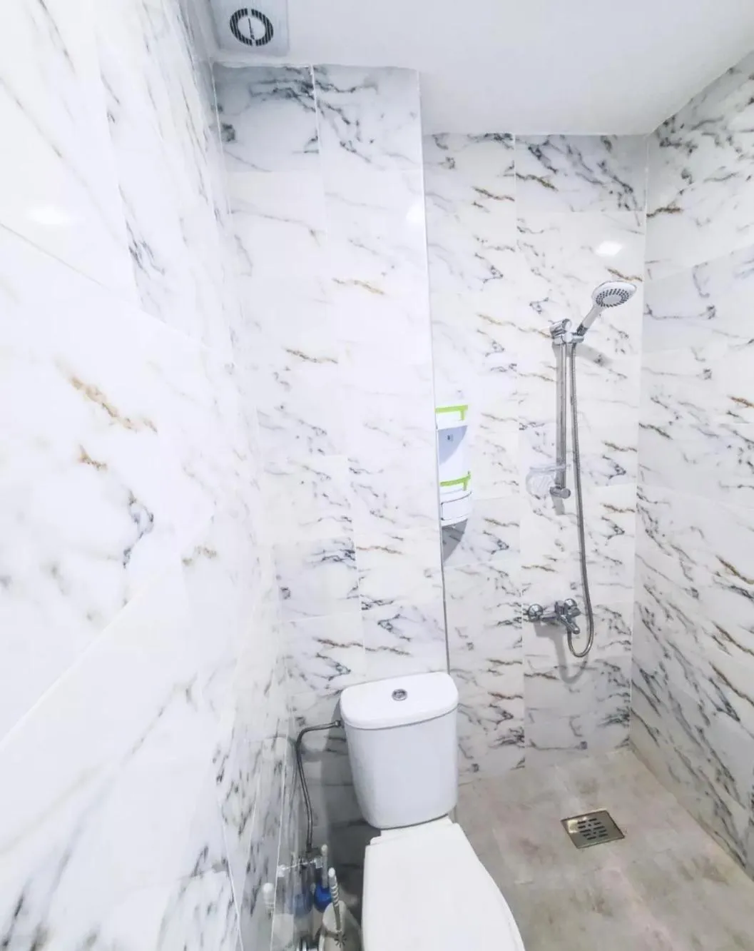 Shower in Modern Flat with sea view