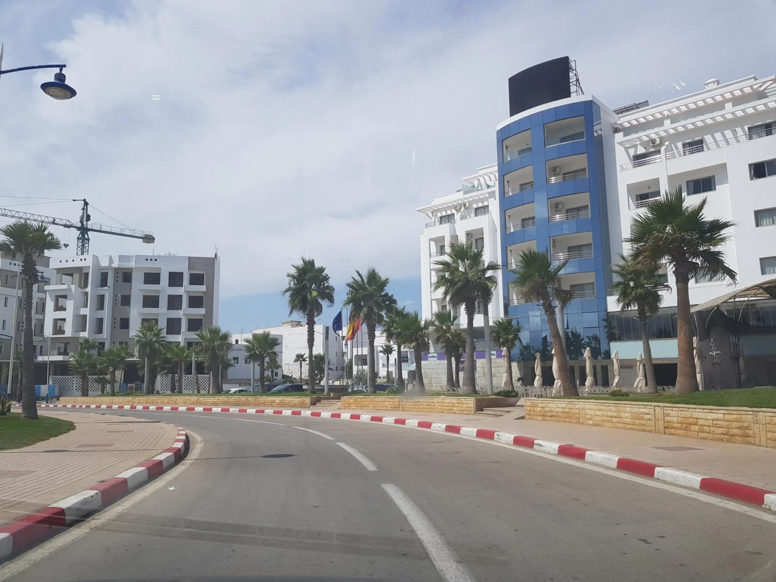 Neighbourhood in Modern Flat with sea view