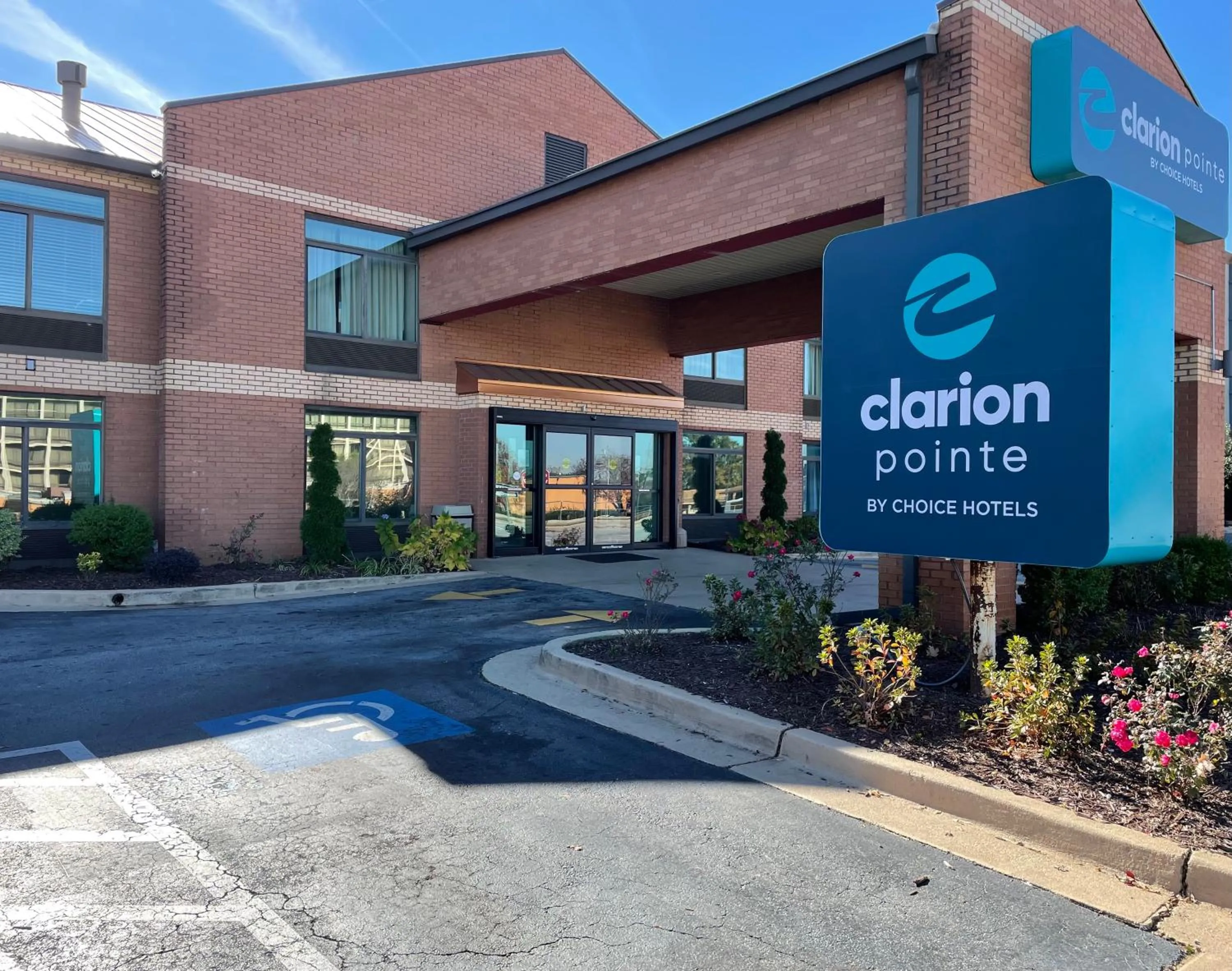 Property building in Clarion Pointe Atlanta Airport College Park