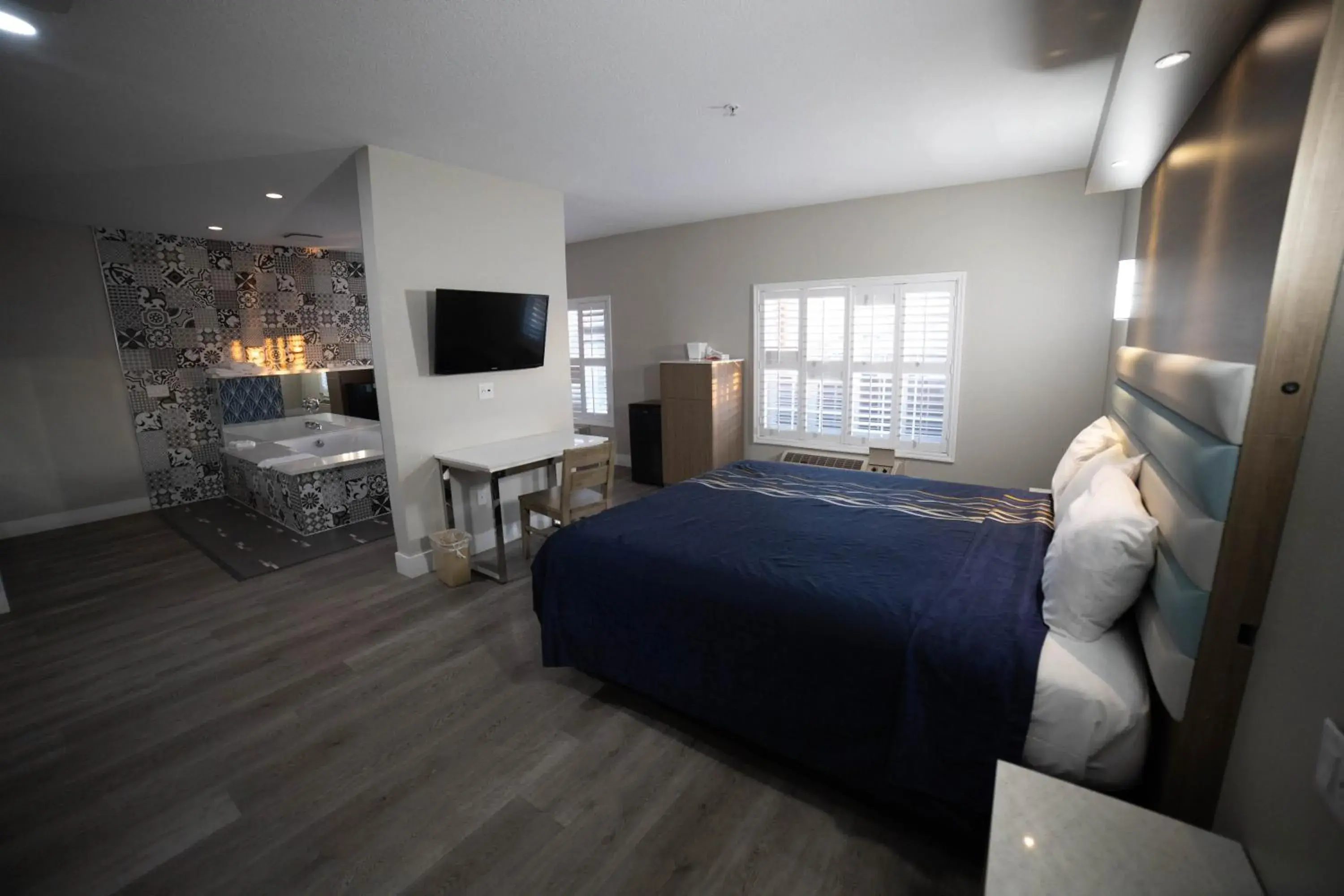 Living room, Bed in Mid City Inn & Suites Pico Rivera Living room, Bed in Mid City Inn & Suites Pico Rivera