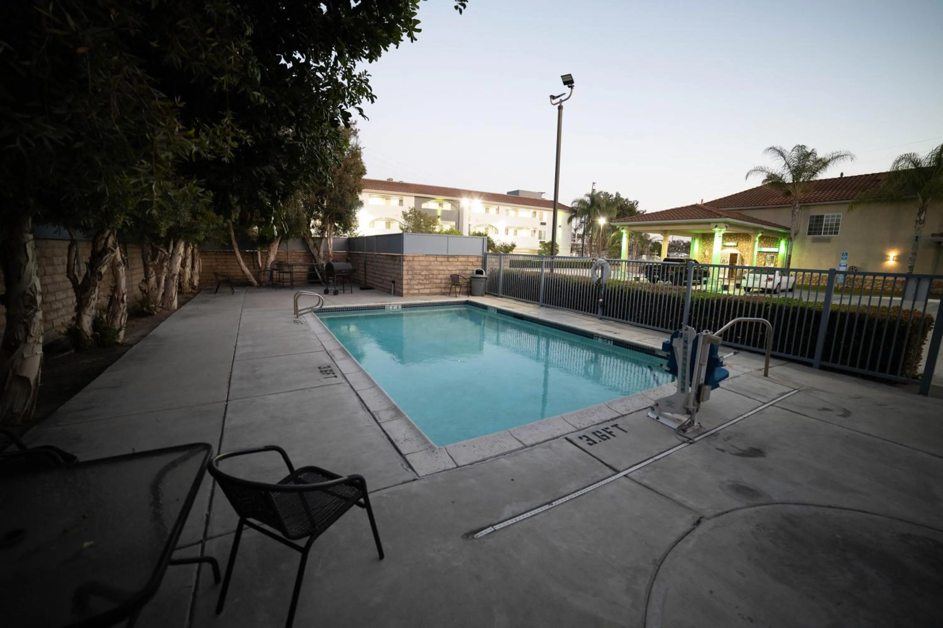 Swimming pool in Mid City Inn & Suites Pico Rivera
