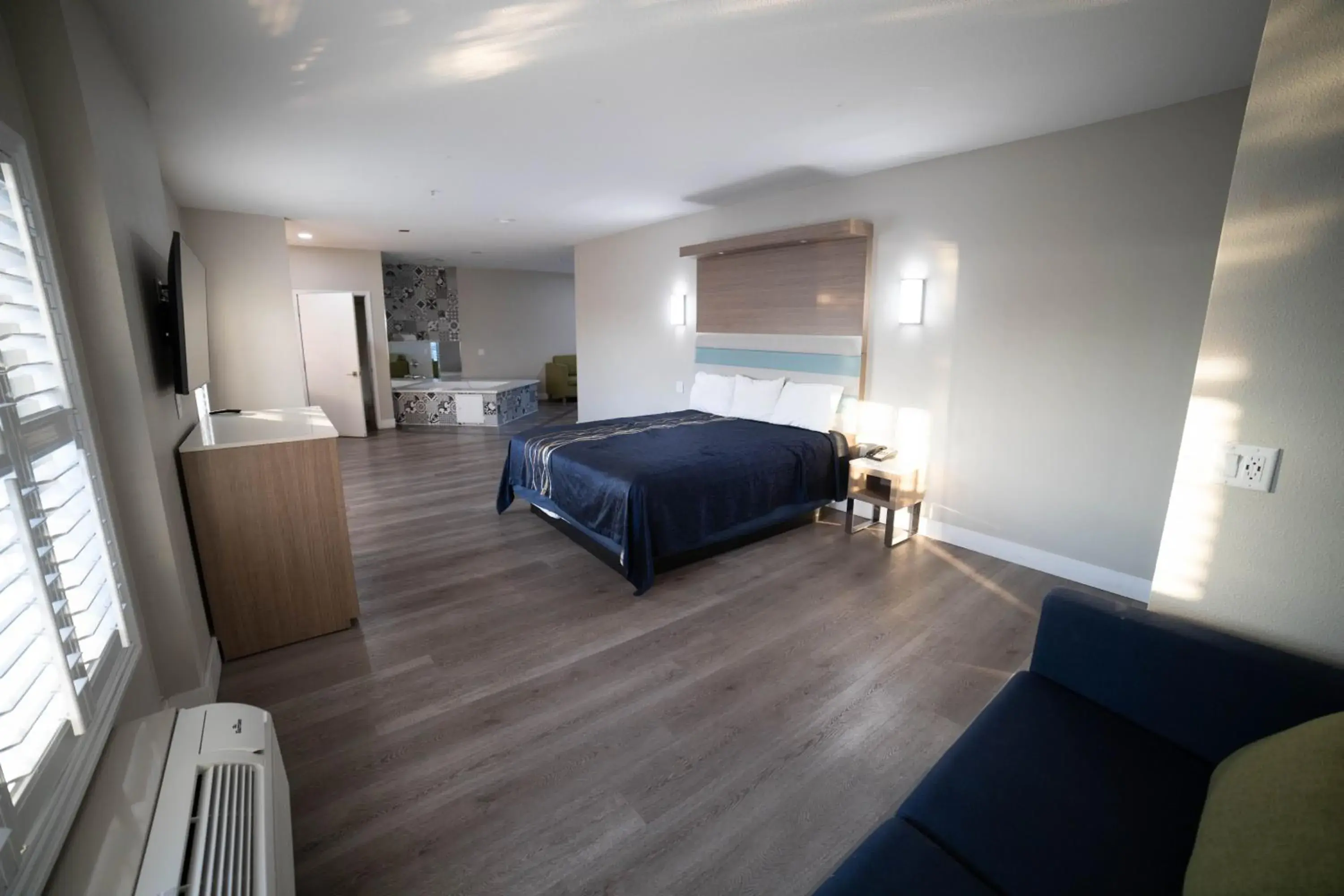 Bed in Mid City Inn & Suites Pico Rivera Bed in Mid City Inn & Suites Pico Rivera