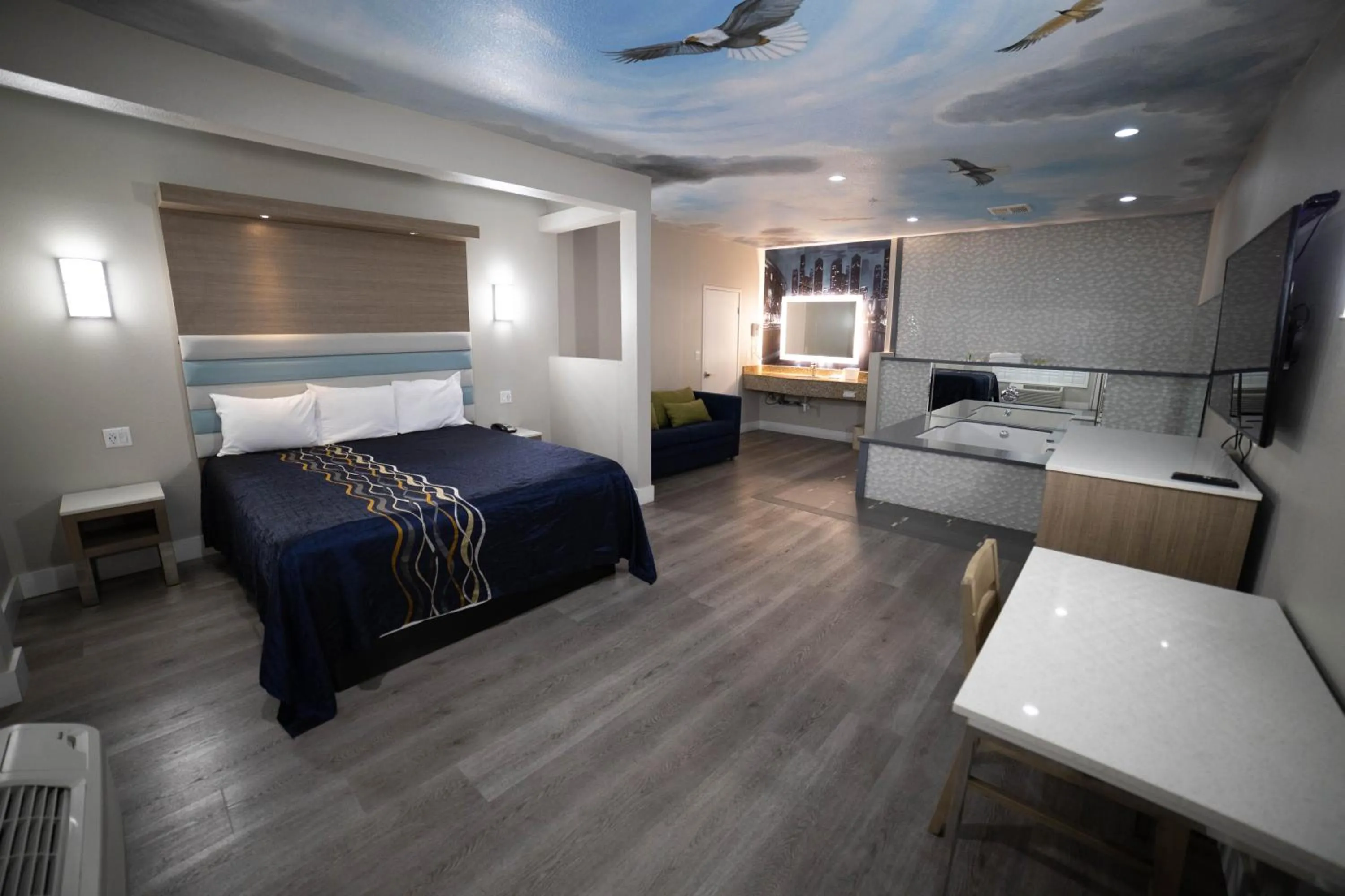 Photo of the whole room, Bed in Mid City Inn & Suites Pico Rivera