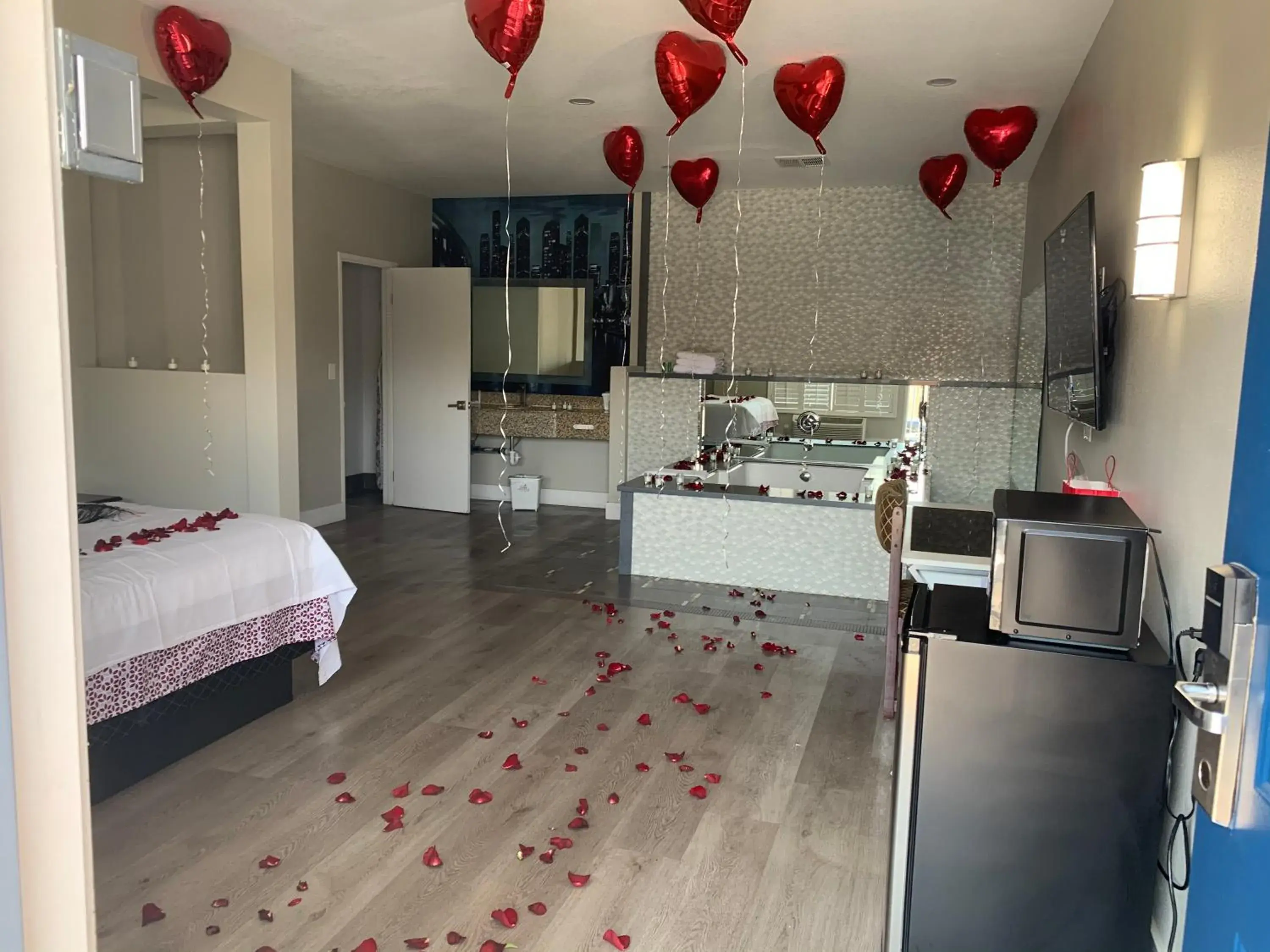 View (from property/room), Bed in Mid City Inn & Suites Pico Rivera View (from property/room), Bed in Mid City Inn & Suites Pico Rivera