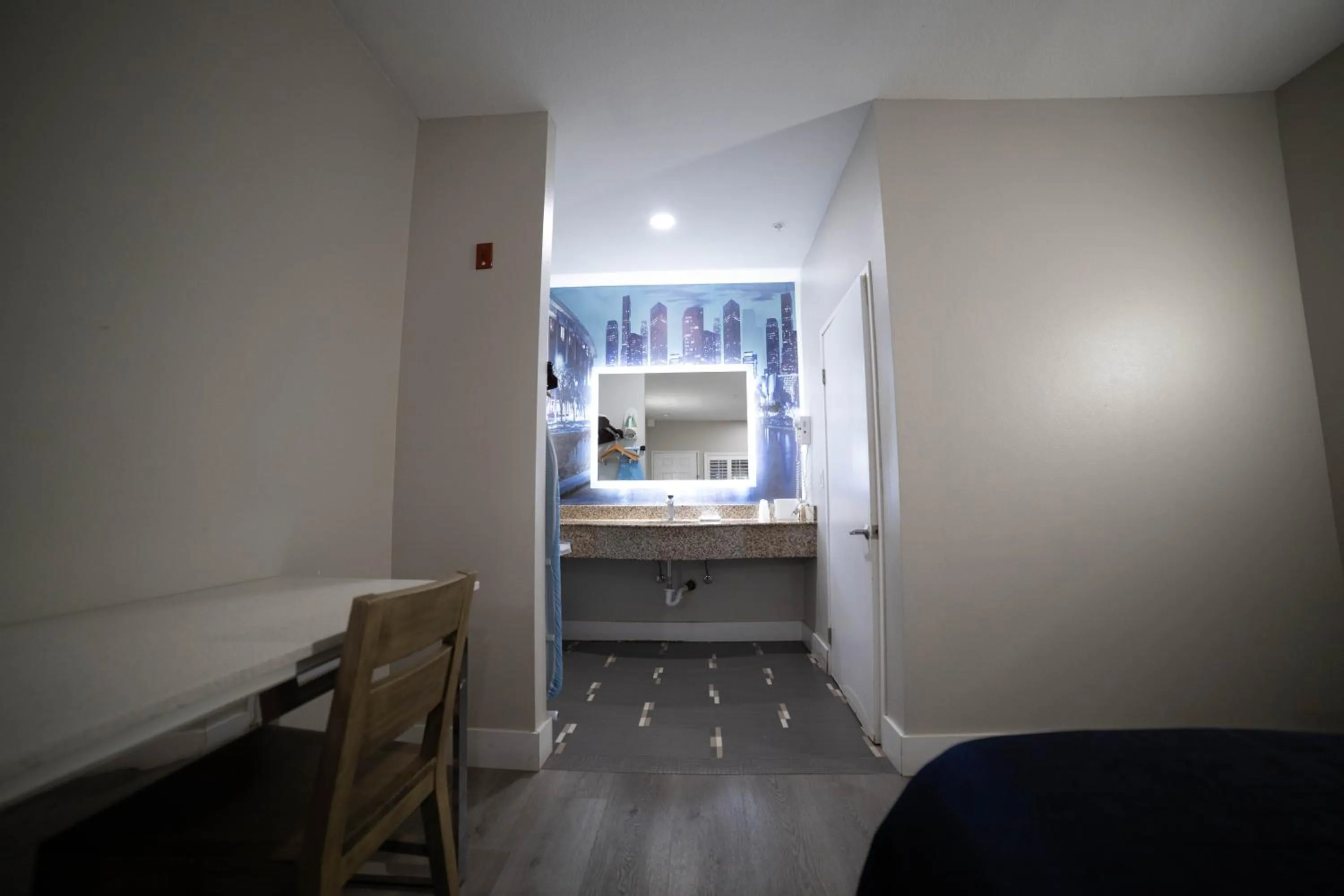 Bedroom in Mid City Inn & Suites Pico Rivera