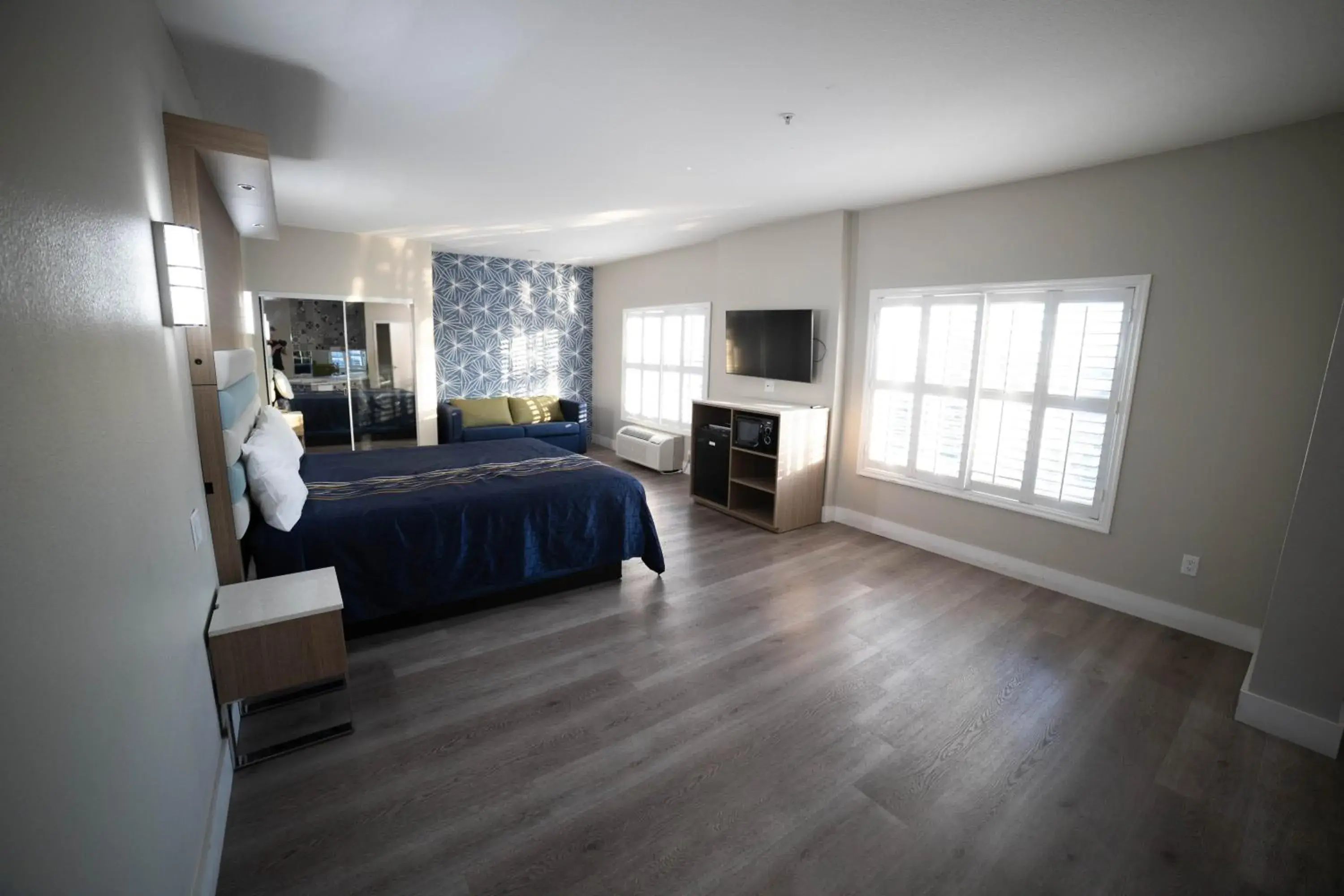 Photo of the whole room, Bed in Mid City Inn & Suites Pico Rivera Photo of the whole room, Bed in Mid City Inn & Suites Pico Rivera