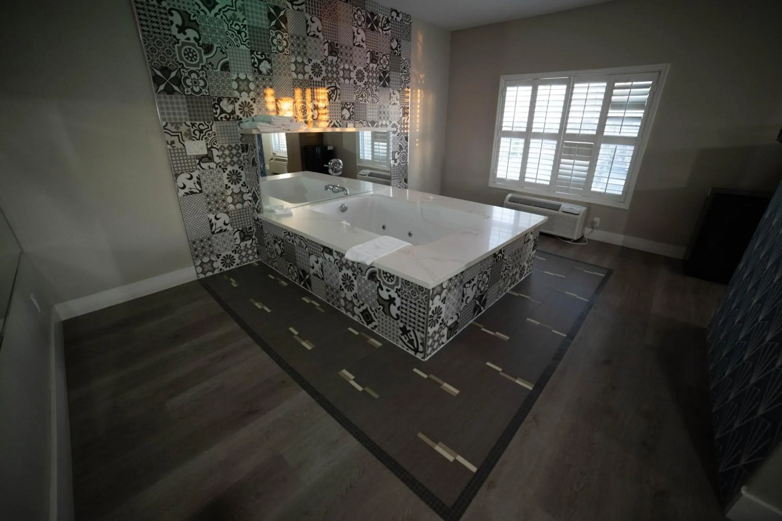 Hot Tub in Mid City Inn & Suites Pico Rivera Hot Tub in Mid City Inn & Suites Pico Rivera