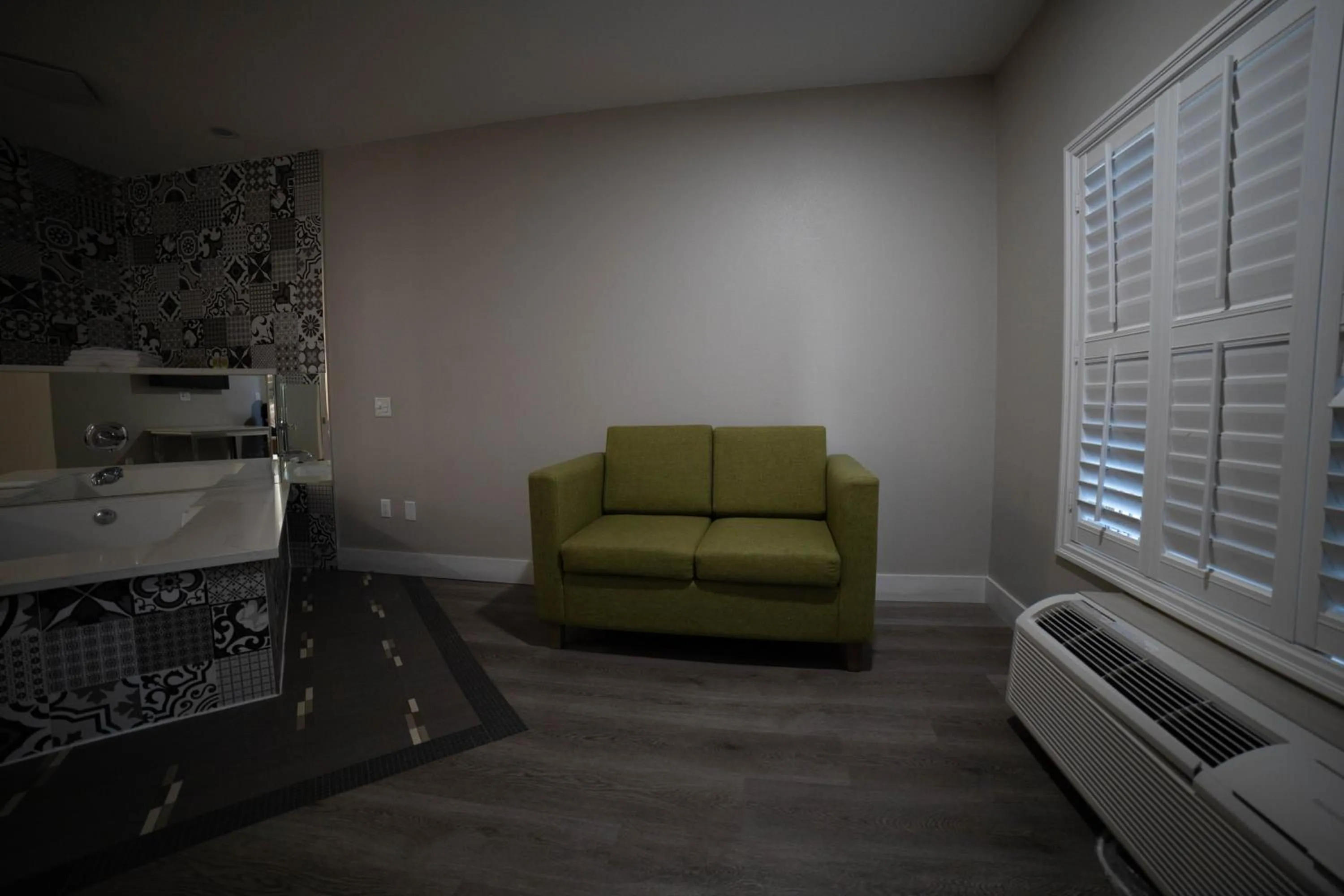 Seating area in Mid City Inn & Suites Pico Rivera