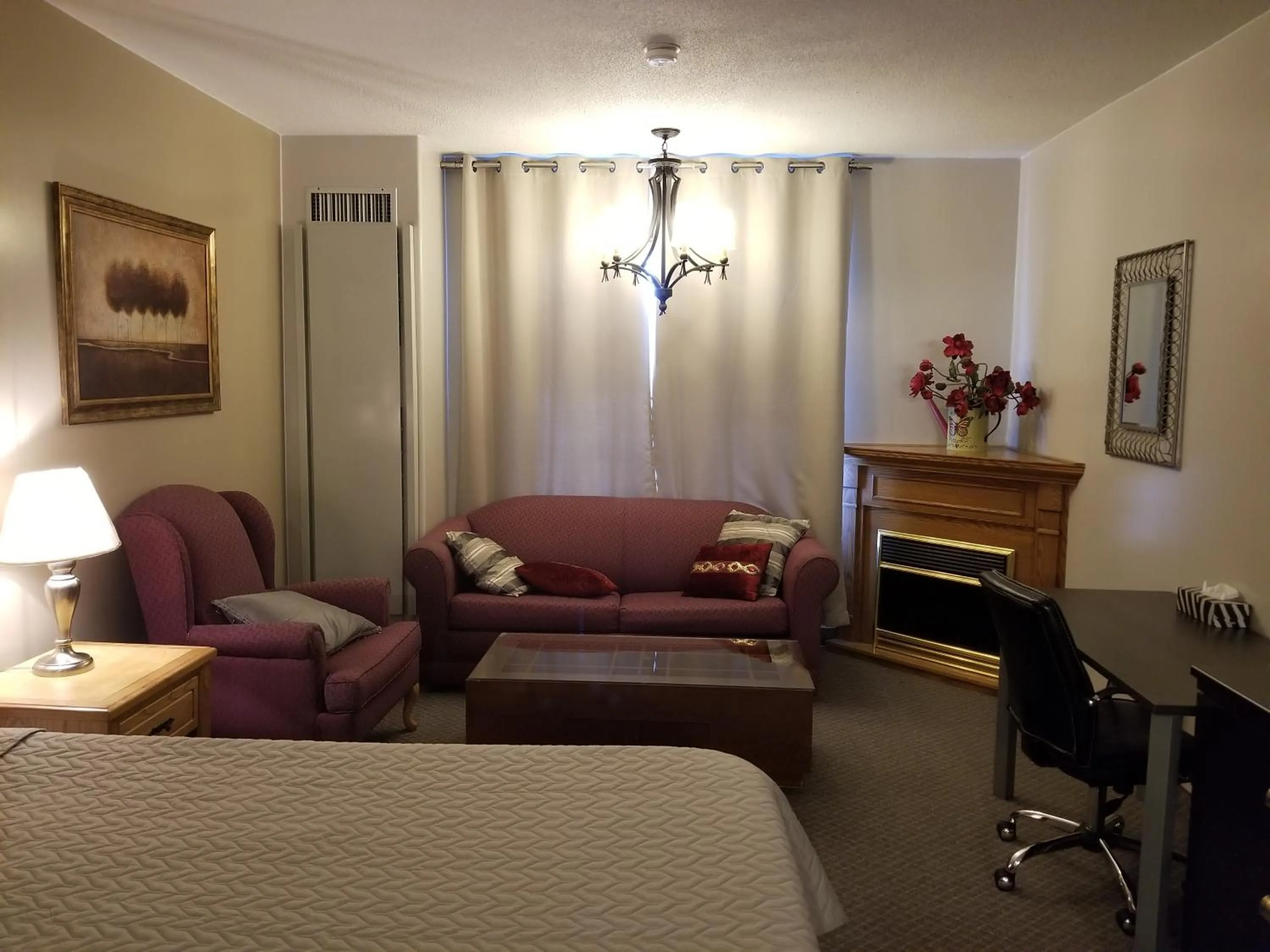 Bedroom in Knights Inn Woodstock