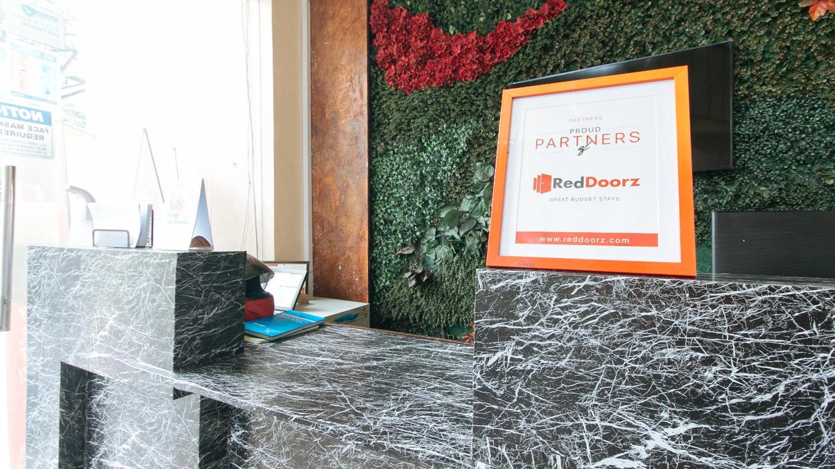 Lobby or reception in RedDoorz near Quirino Station Manila