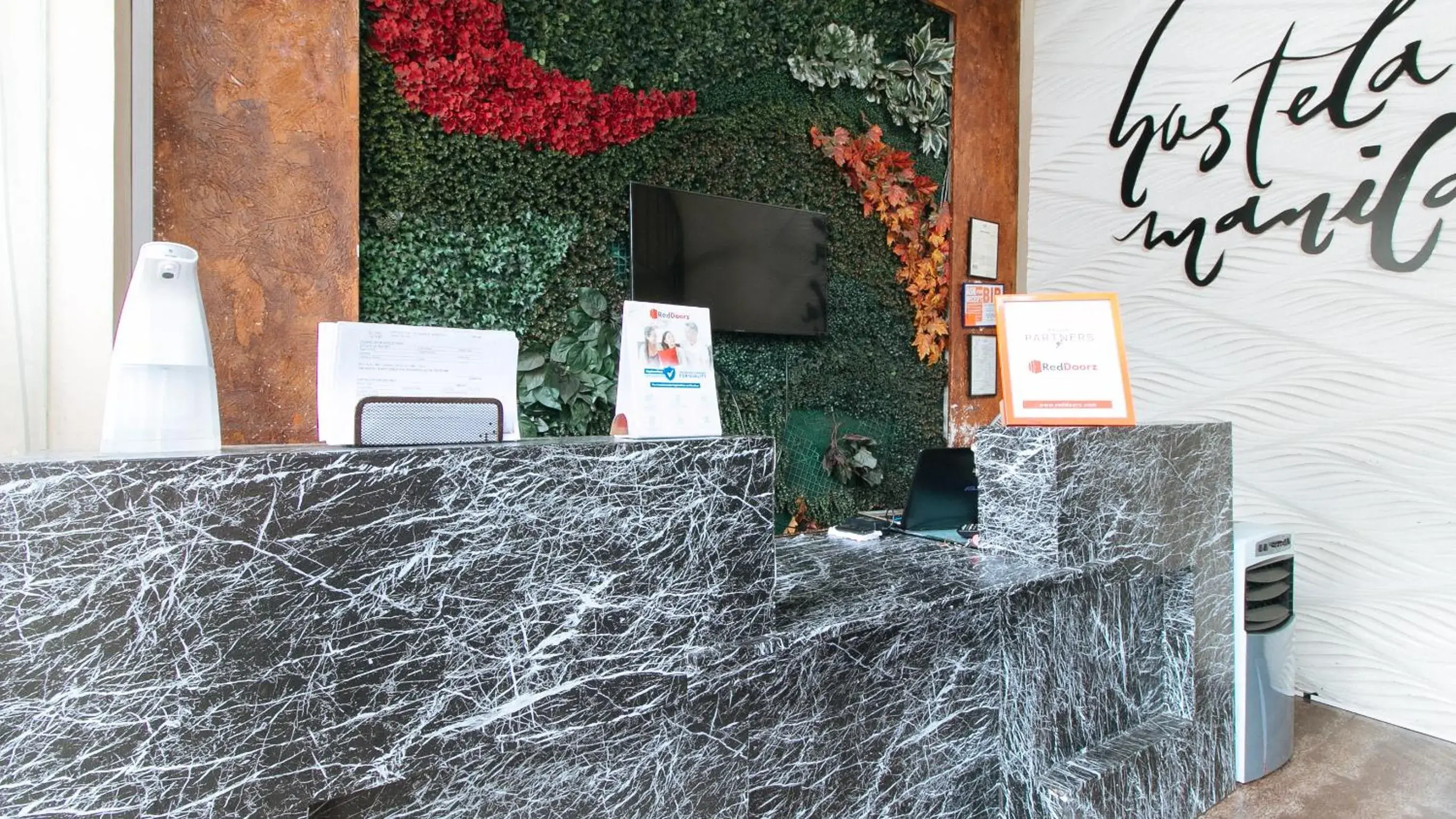 Lobby or reception in RedDoorz near Quirino Station Manila Lobby or reception in RedDoorz near Quirino Station Manila